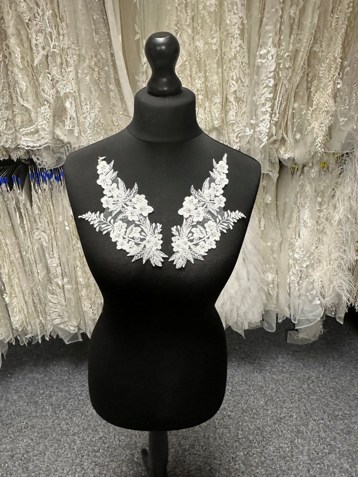 Ivory Beaded Lace Appliques - MT4011