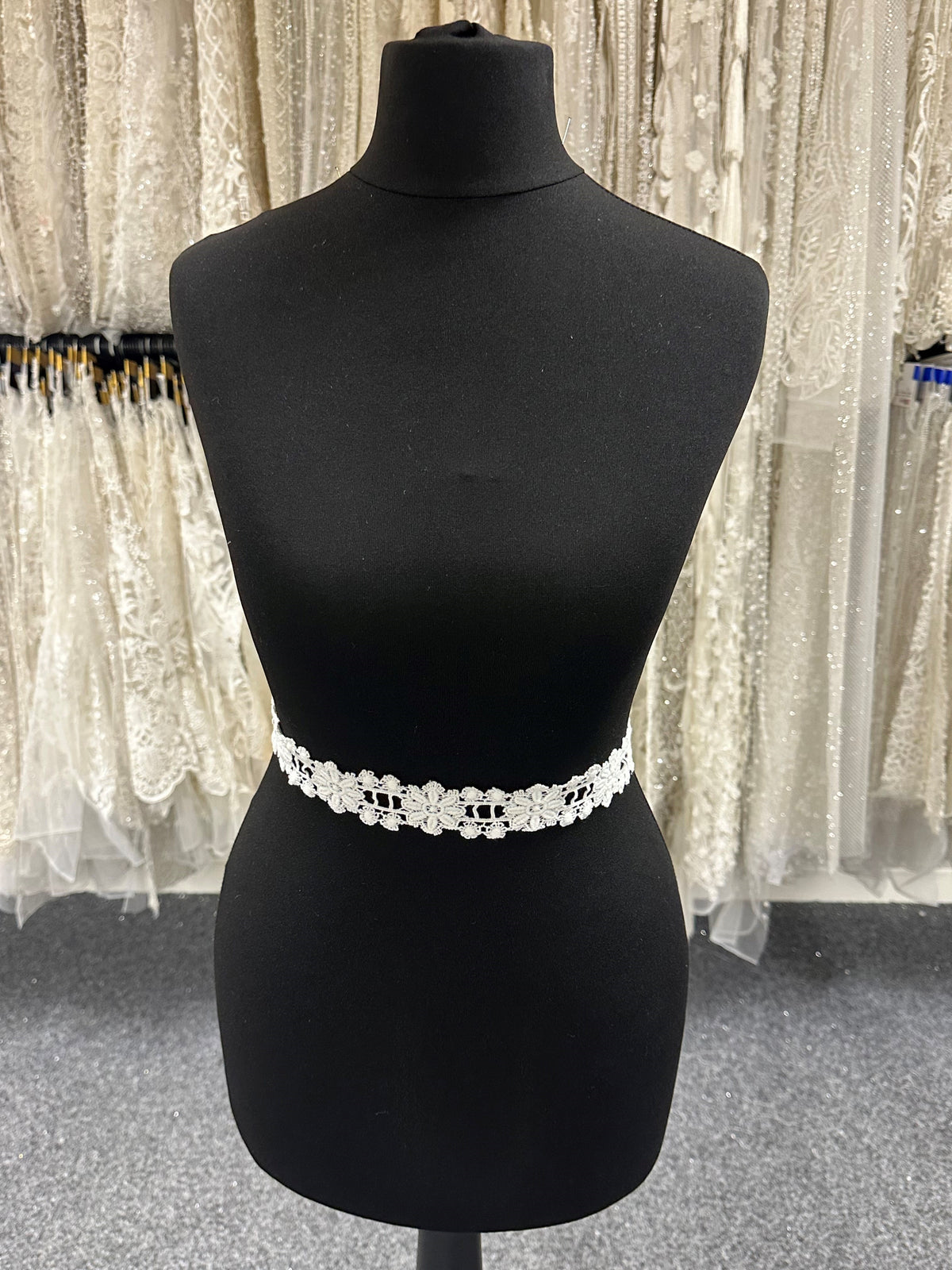 Ivory Guipure Lace Trim - Kingbird