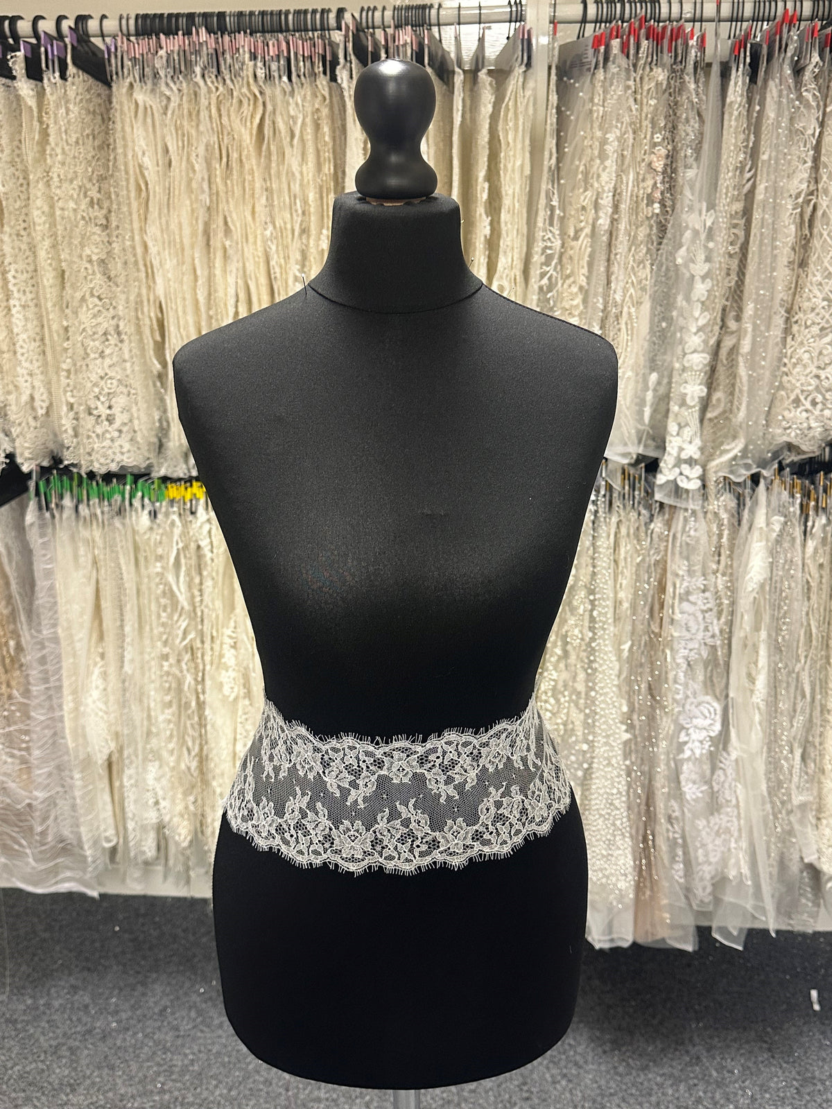 Ivory Chantilly Lace Trim - Arbour