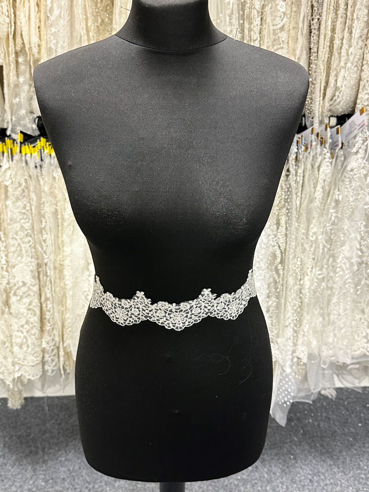 Ivory Lace Trim - Gretchen