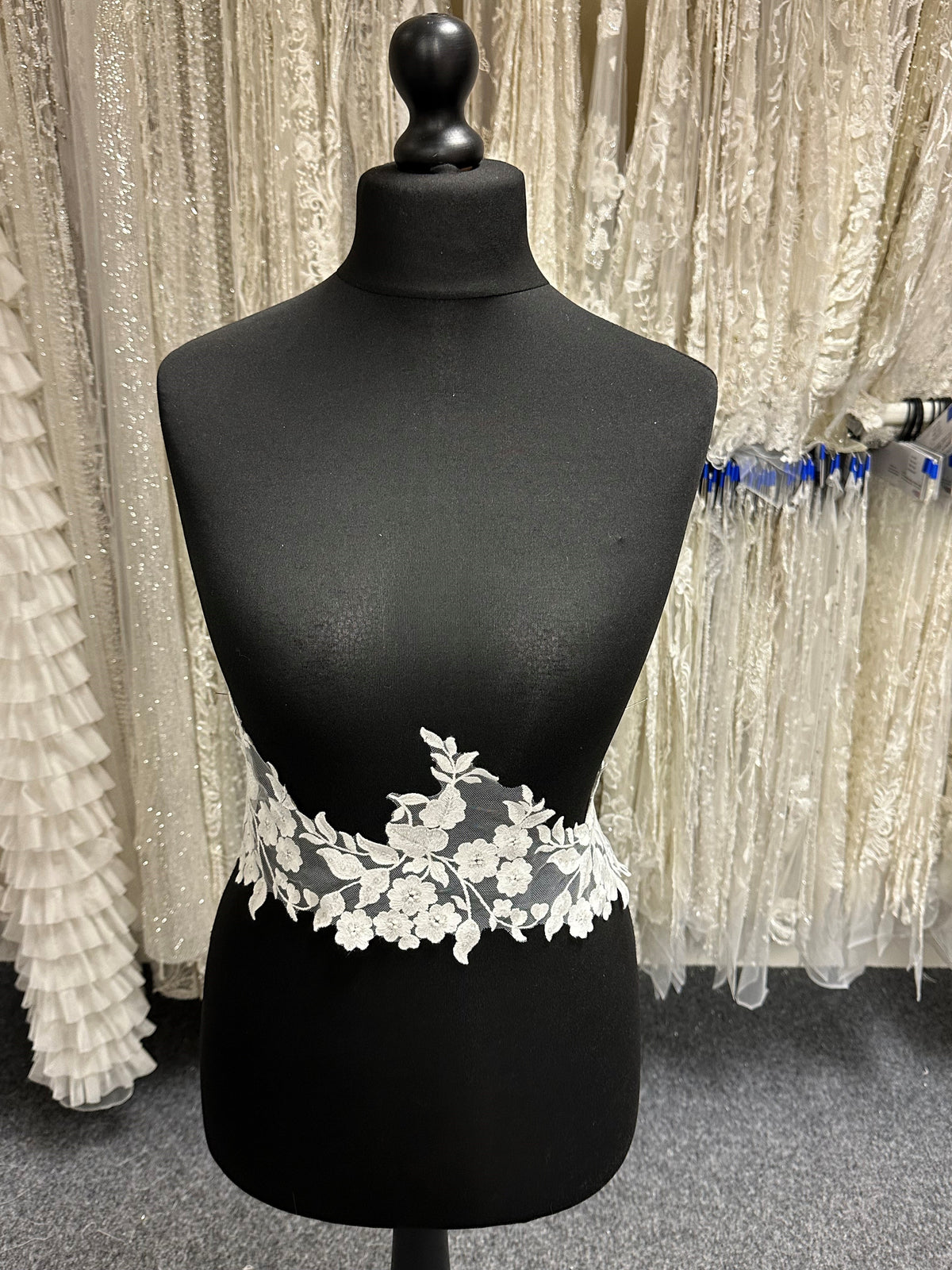 Ivory Sequin Lace Trim - Giddy
