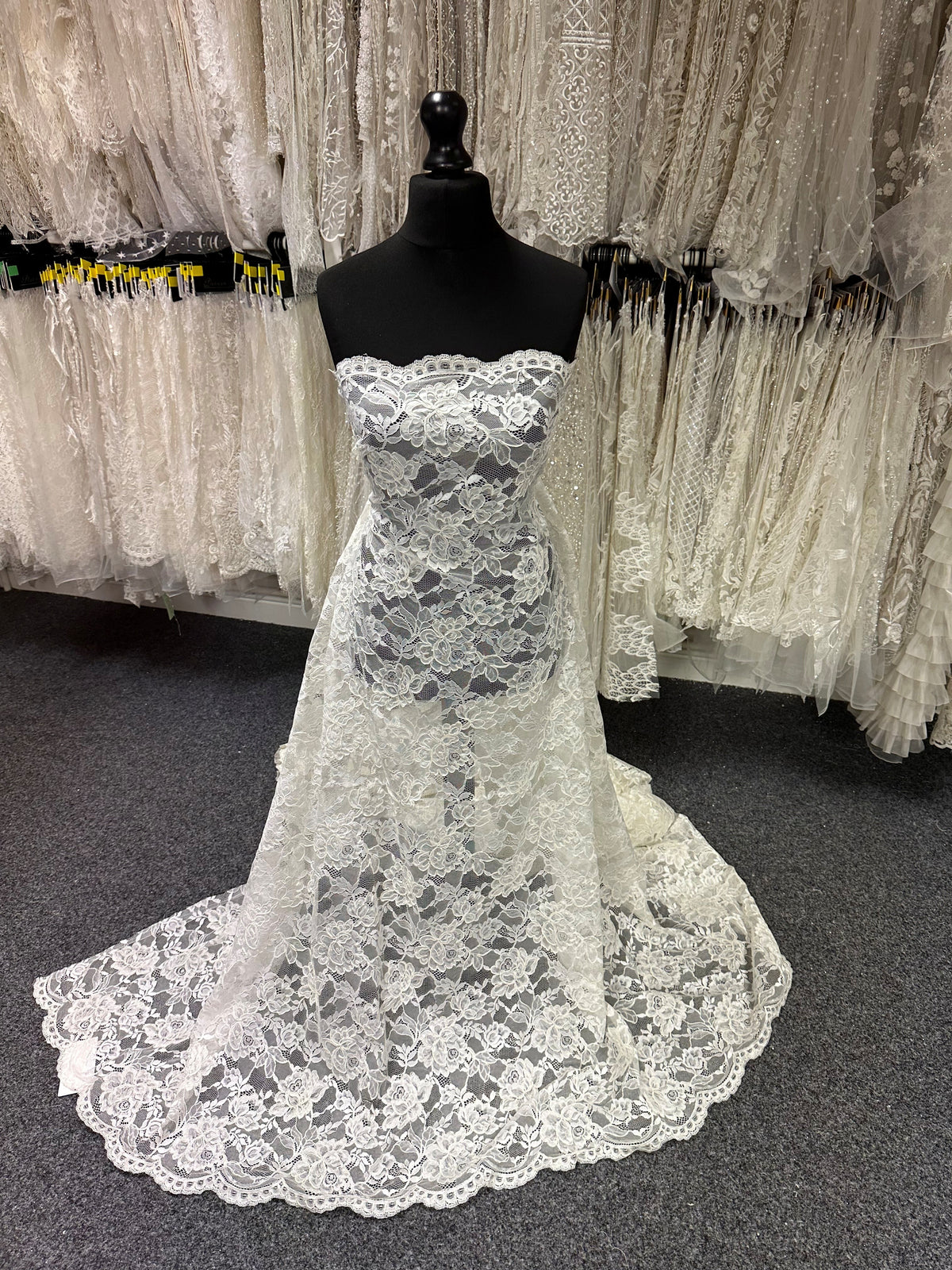 Ivory Corded Lace - P213