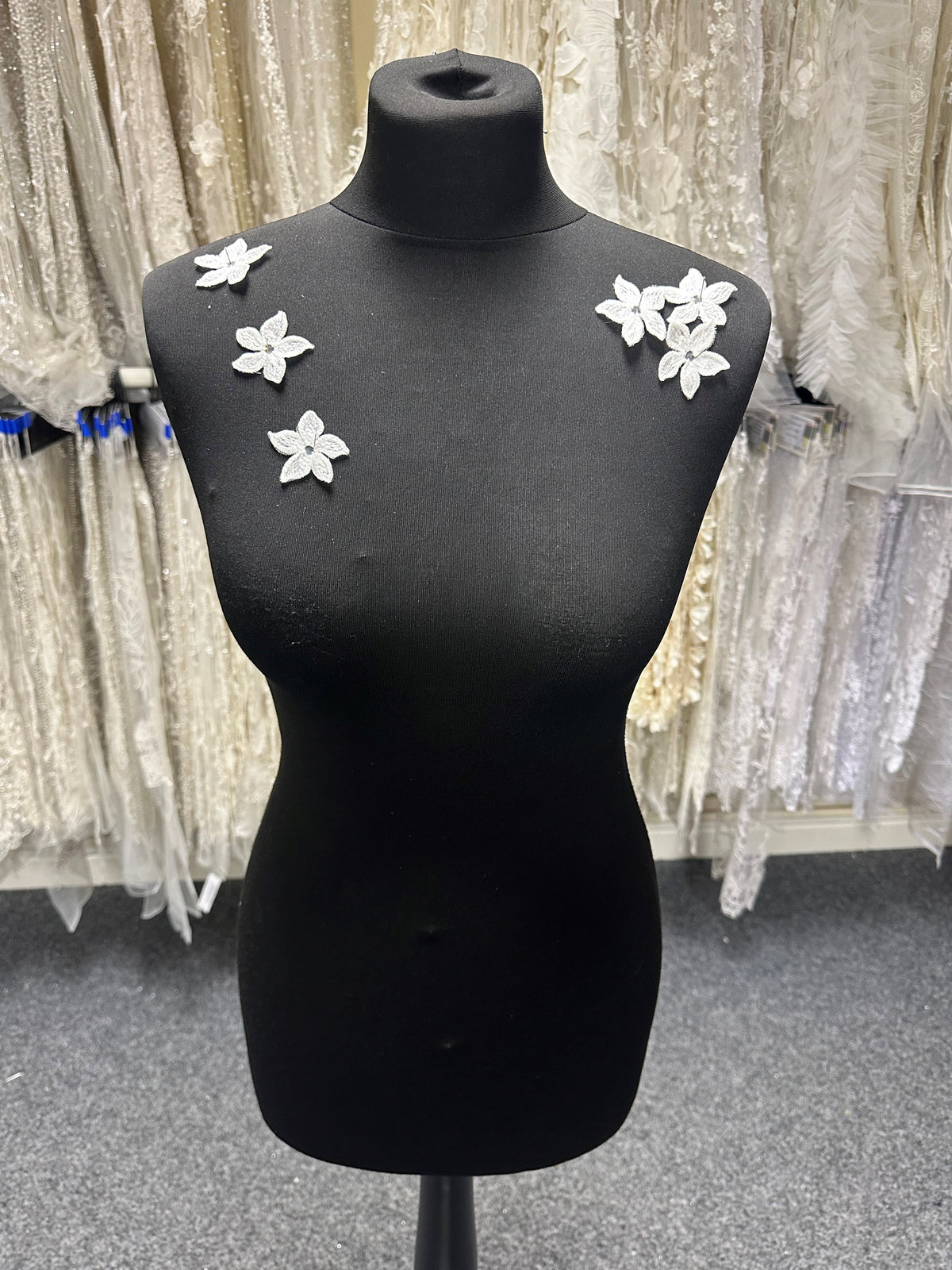 Ivory Embroidered Flower – Zinnia (Bags of 10)