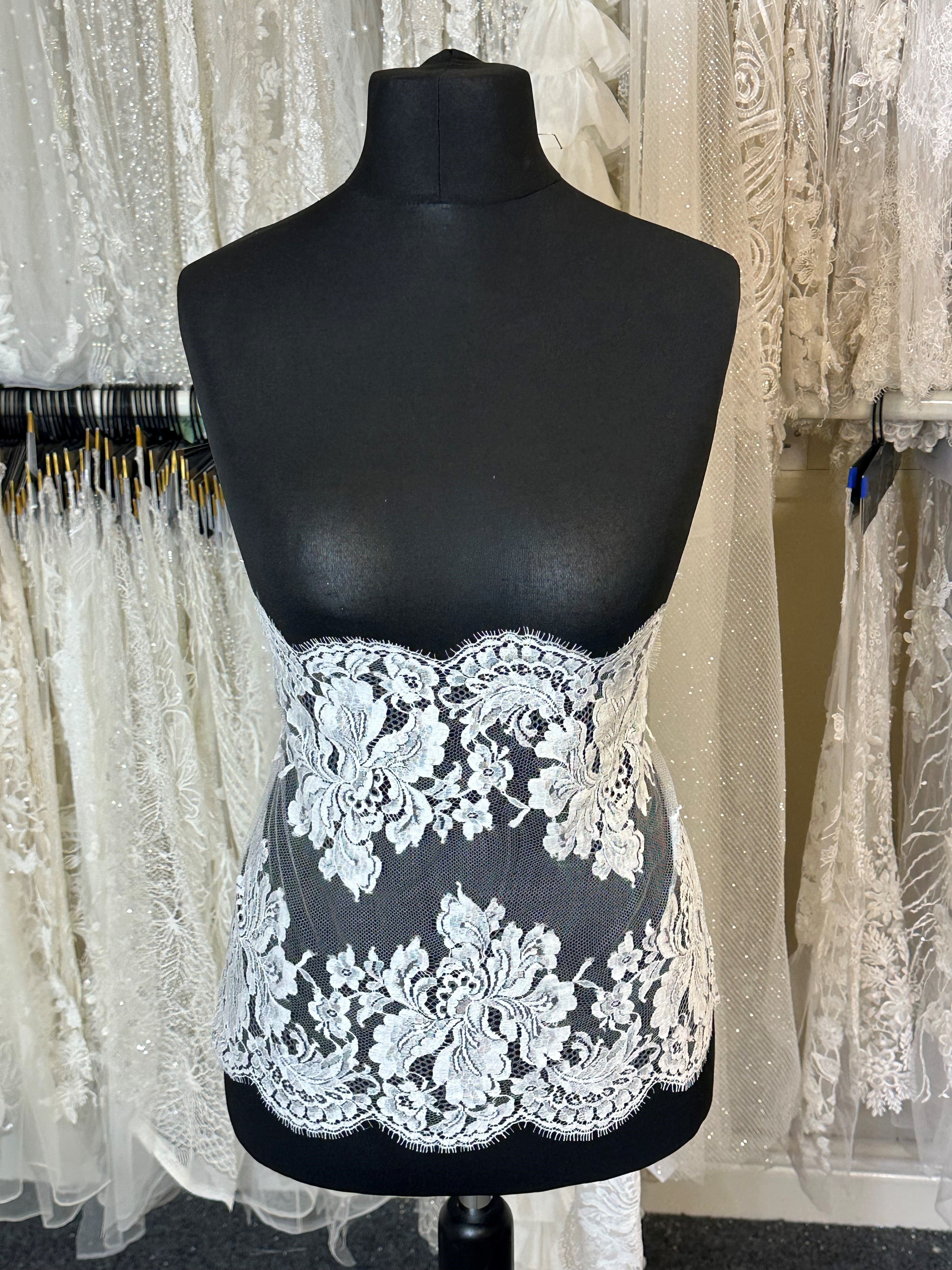 Ivory Chantilly Lace Trim Amapola