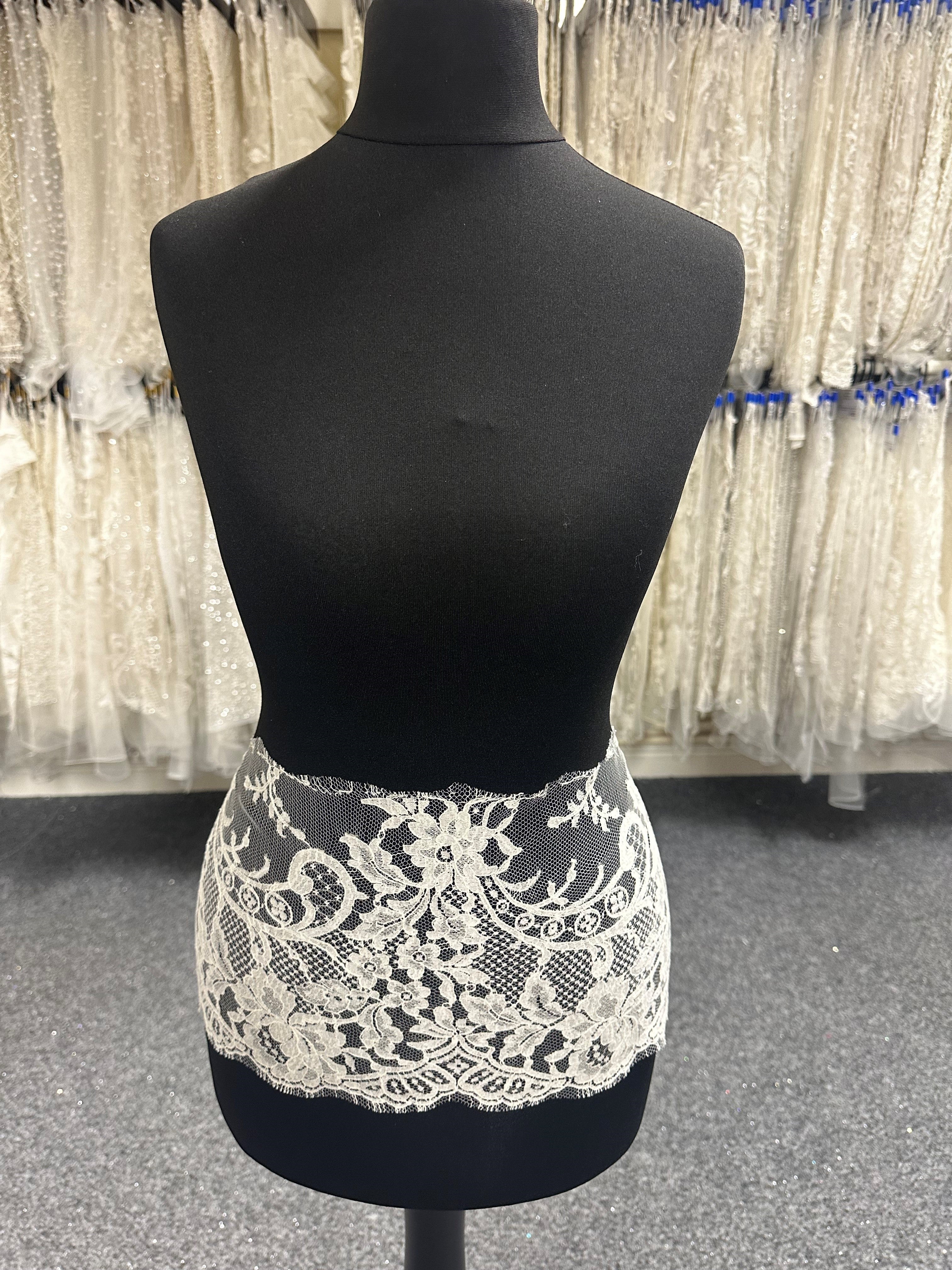 Ivory Chantilly Lace Trim