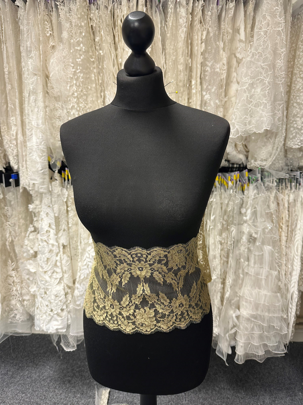 Gold Chantilly Lace Trim - Alazne