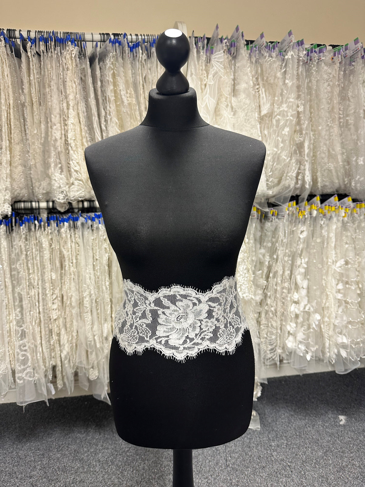 Ivory Corded Chantilly Lace Trim - Grusso