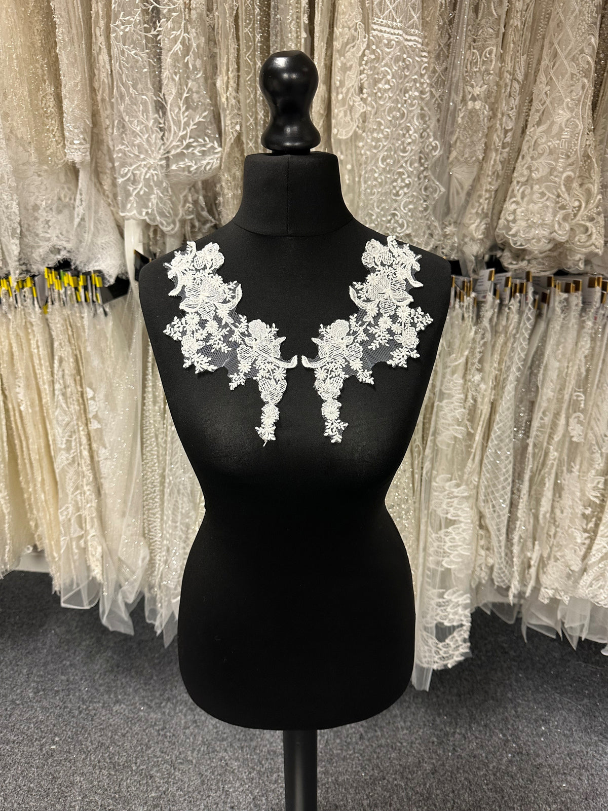 Ivory Floral Lace Appliques - MT6008