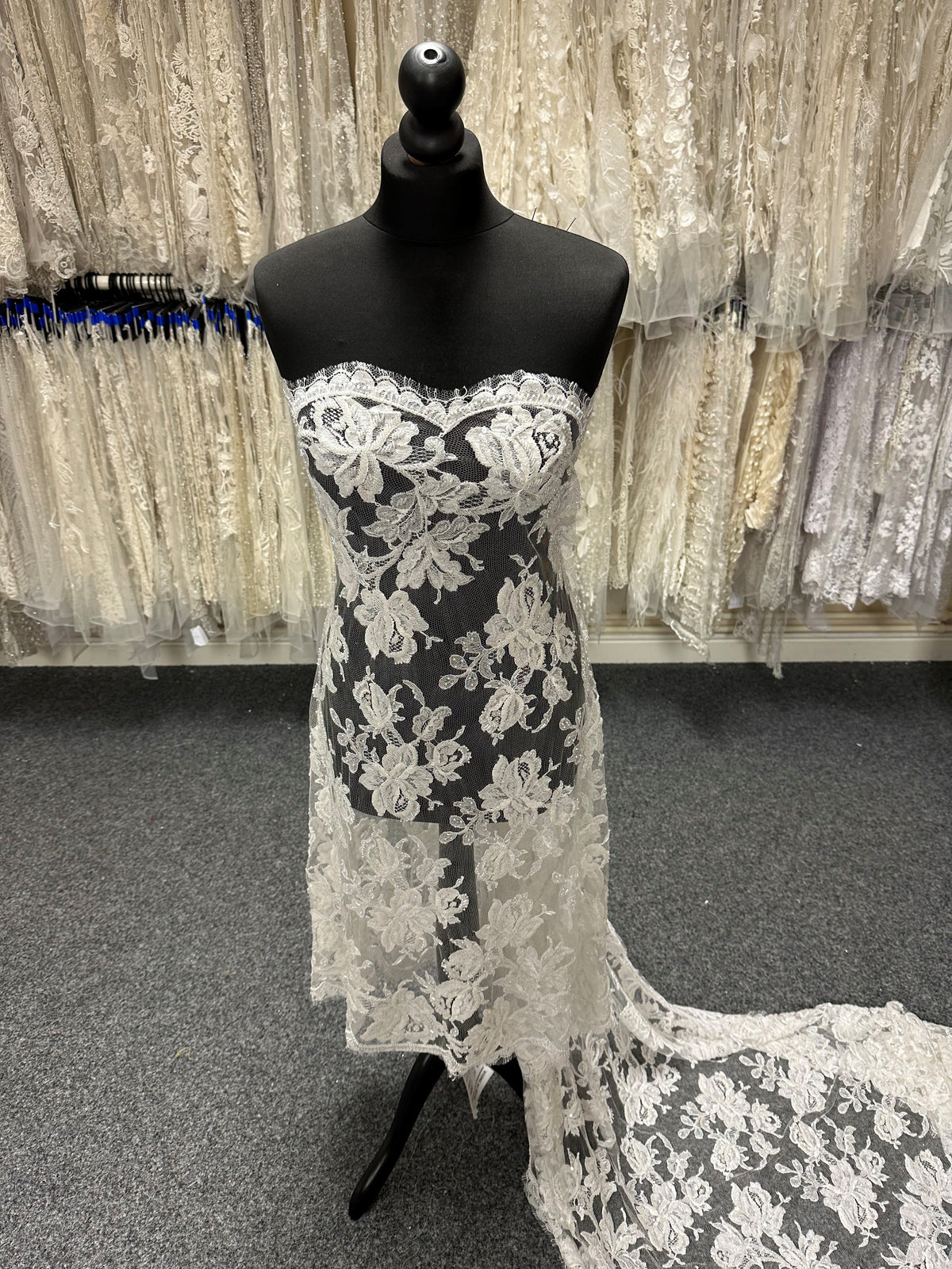 Ivory Embellished Chantilly Lace - Henri