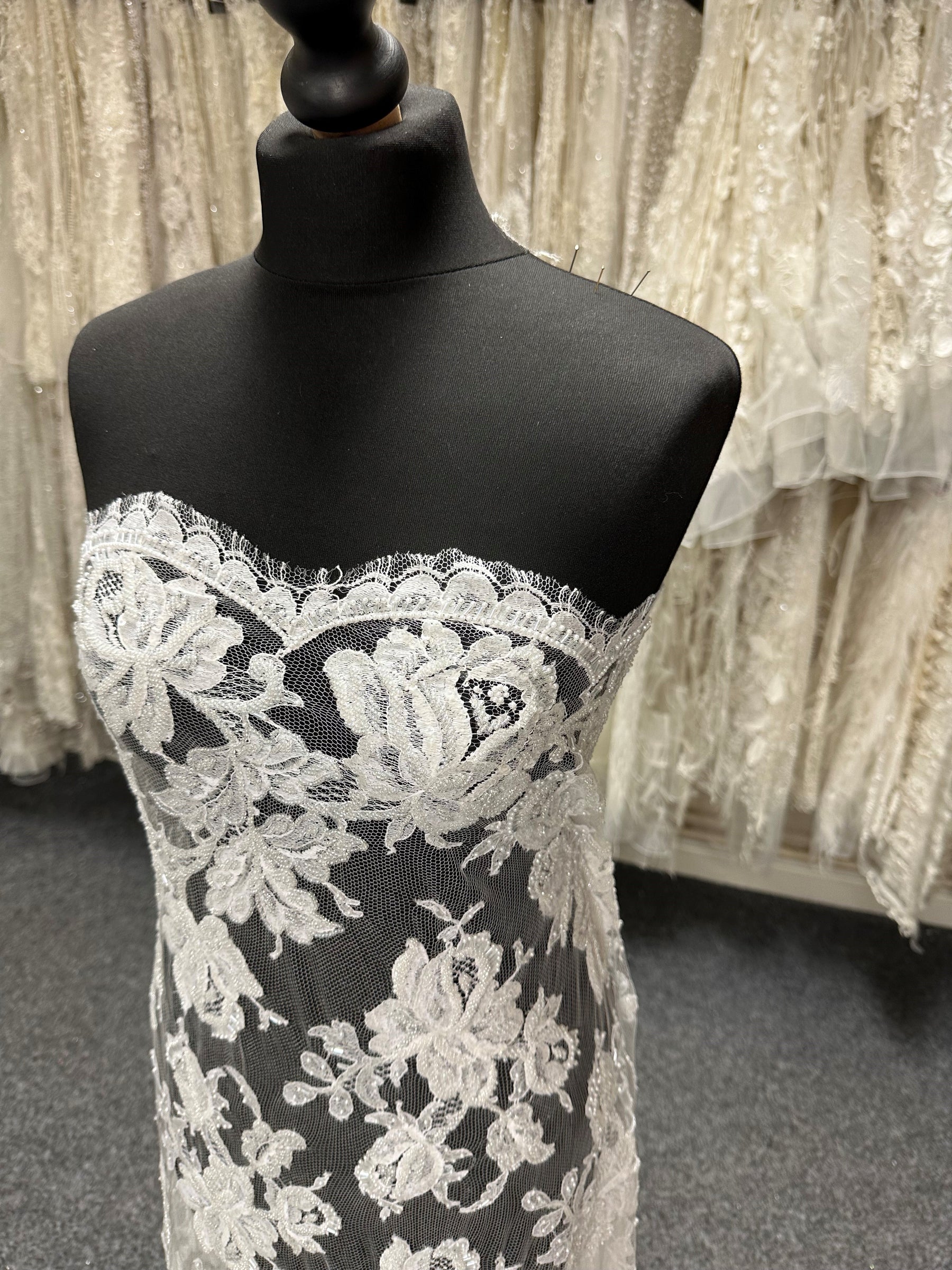 Ivory Embellished Chantilly Lace - Henri