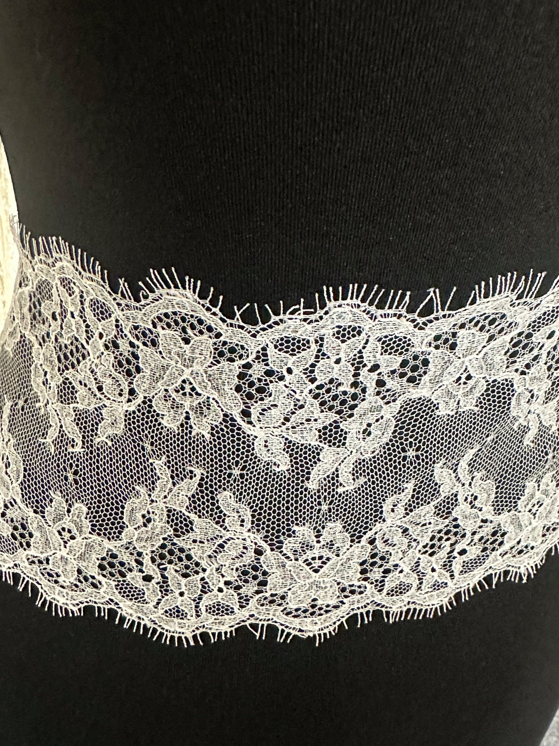 Ivory Chantilly Lace Trim - Arbour