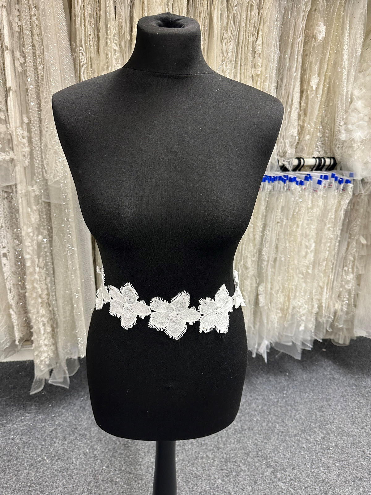 Ivory Guipure Lace Trim - Partridge