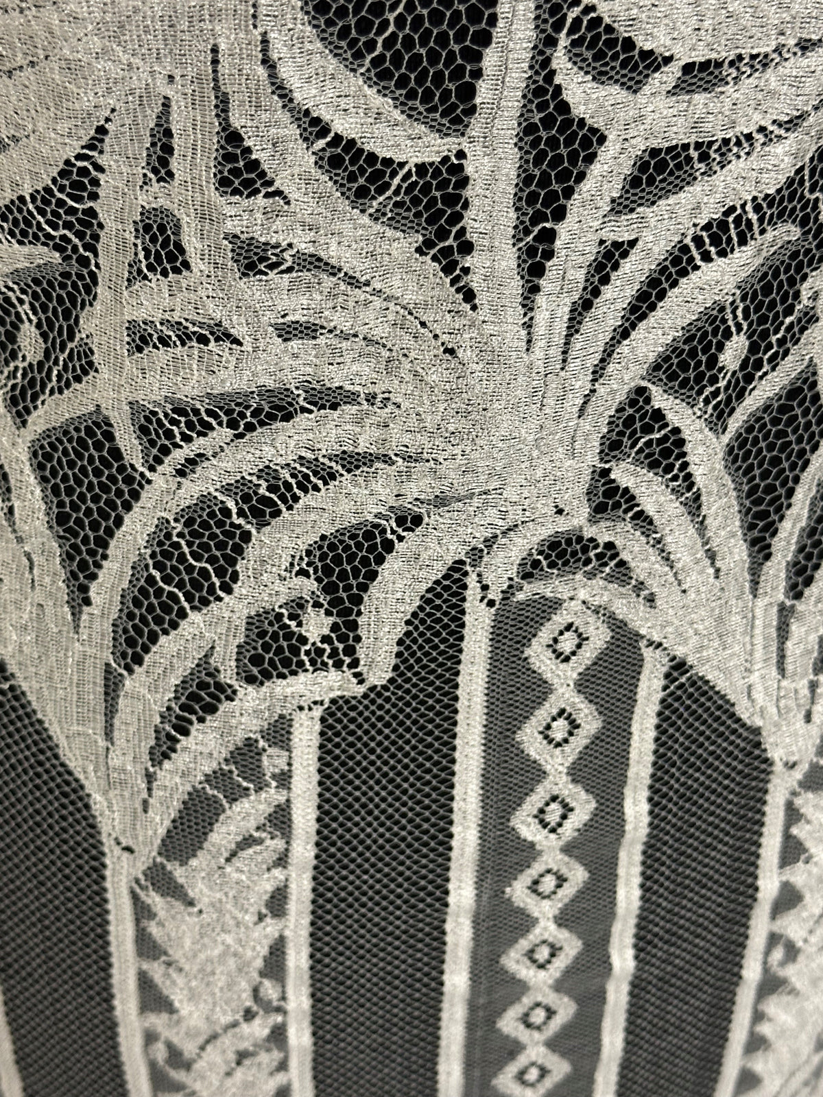 Ivory Chantilly Lace - Uma