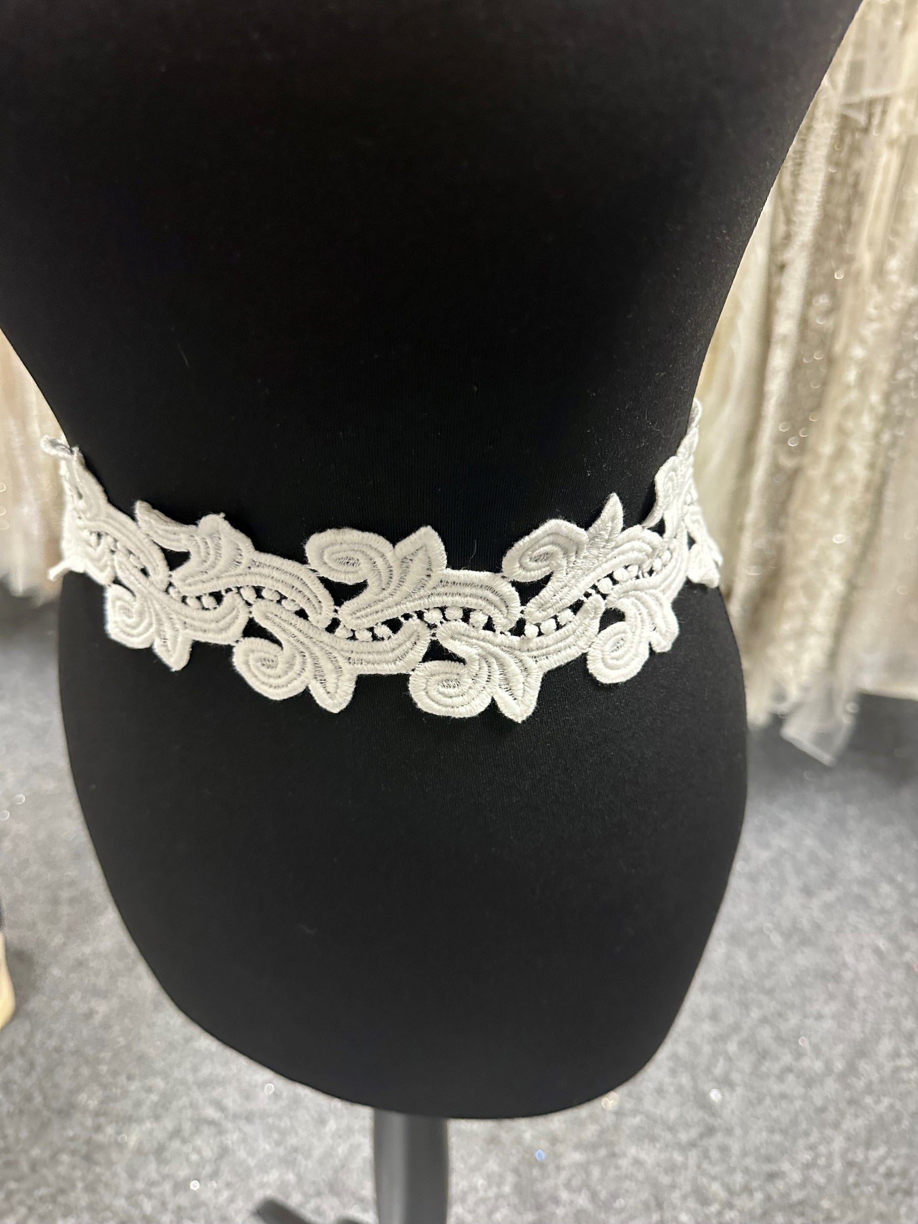Ivory Guipure Lace Trim - Spoonbill