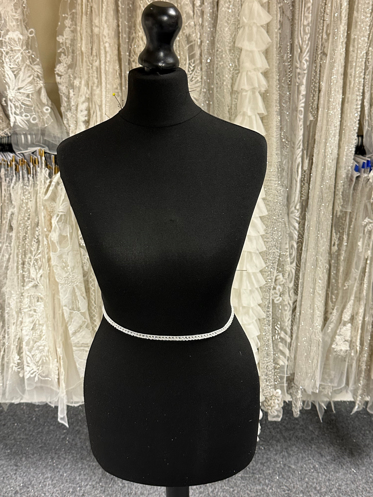 Ivory Narrow Lace Trim - Mettle