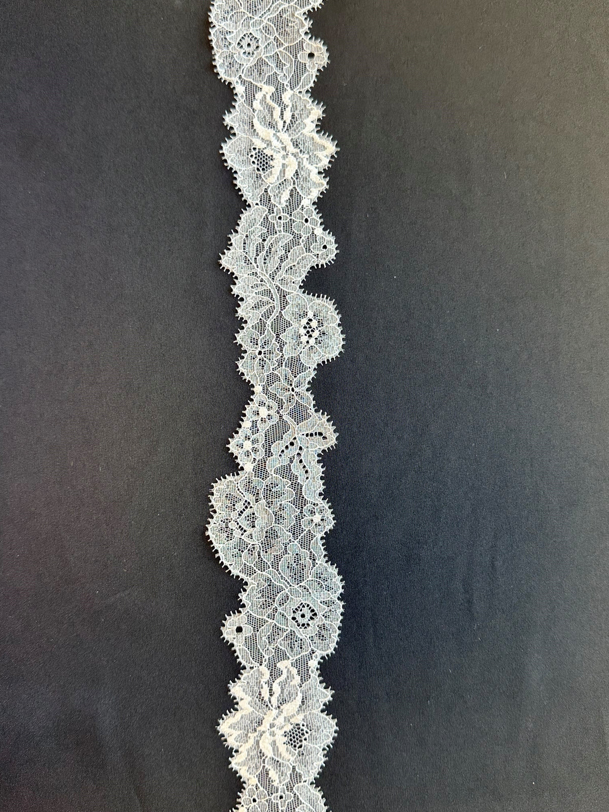 Ivory Dainty Raschel Lace Trim - Sterling