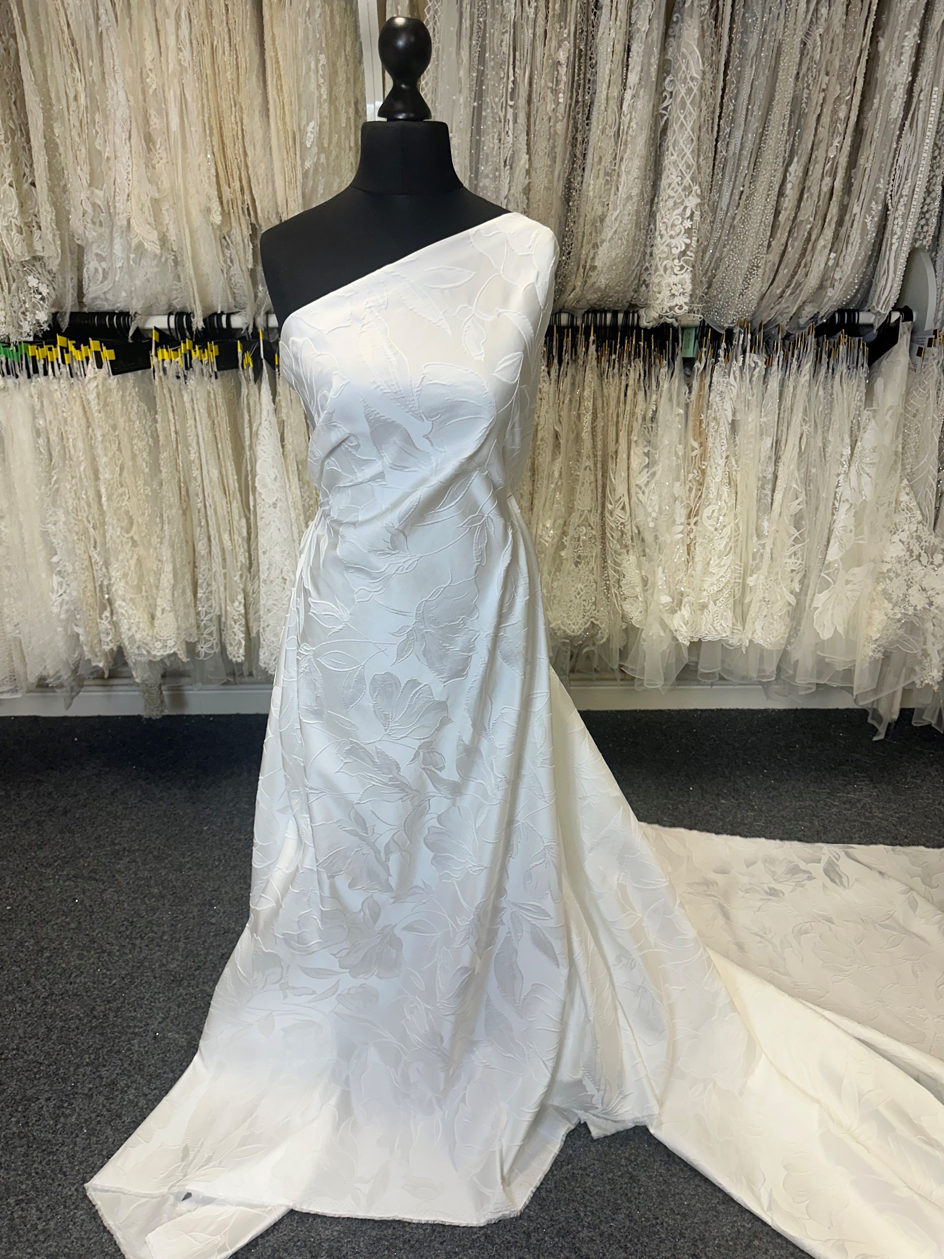 Ivory Italian Brocade P661