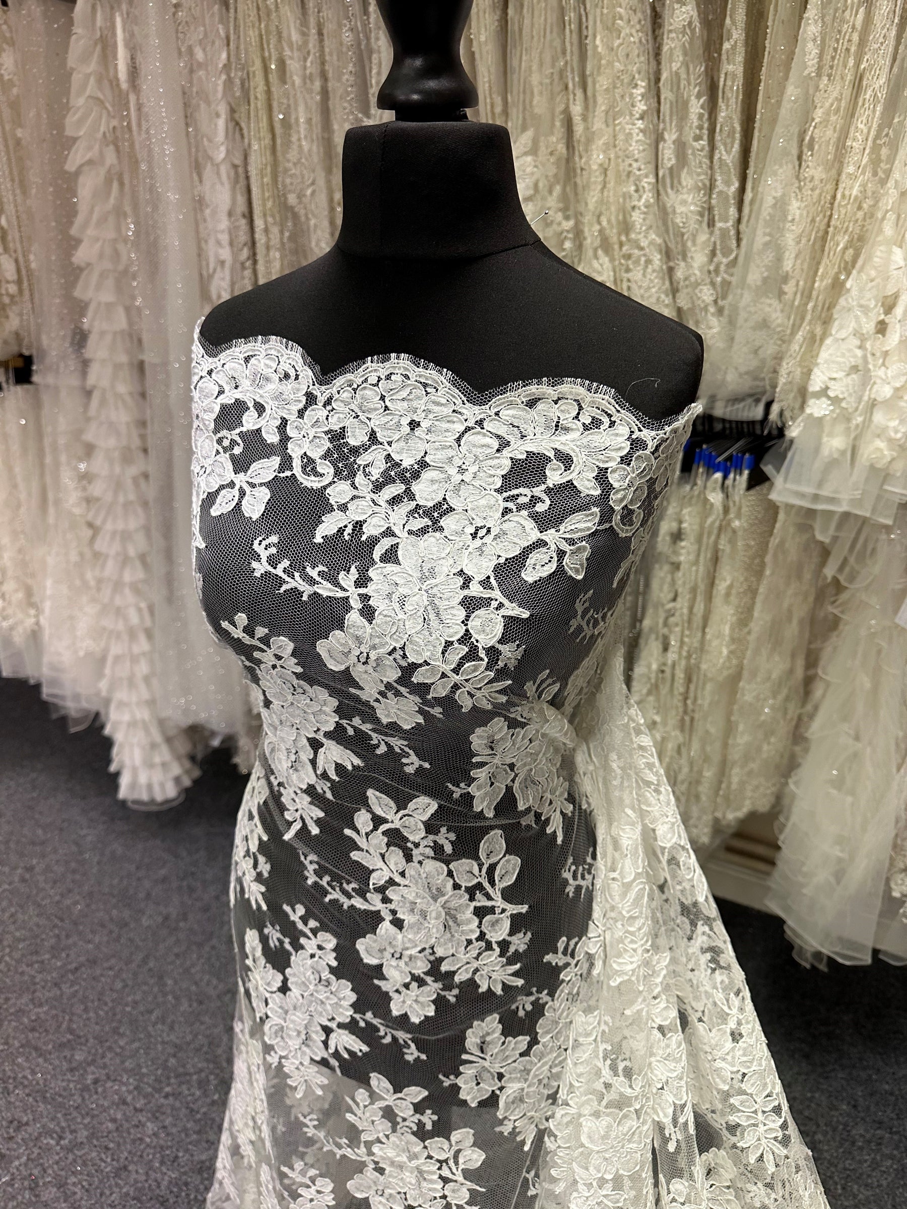Ivory Corded Chantilly Lace - Rio