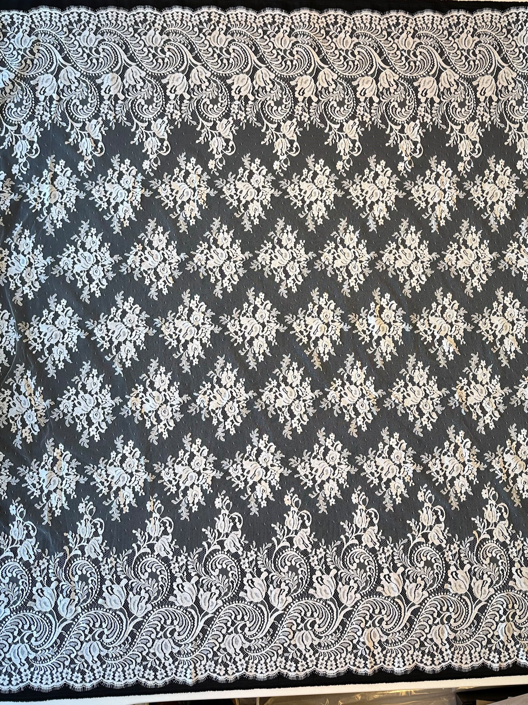 Ivory Chantilly Lace - Tove
