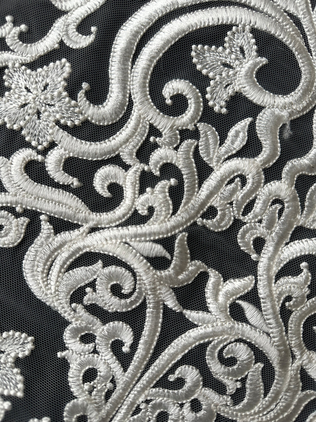 Ivory Embroidered Lace - Forno