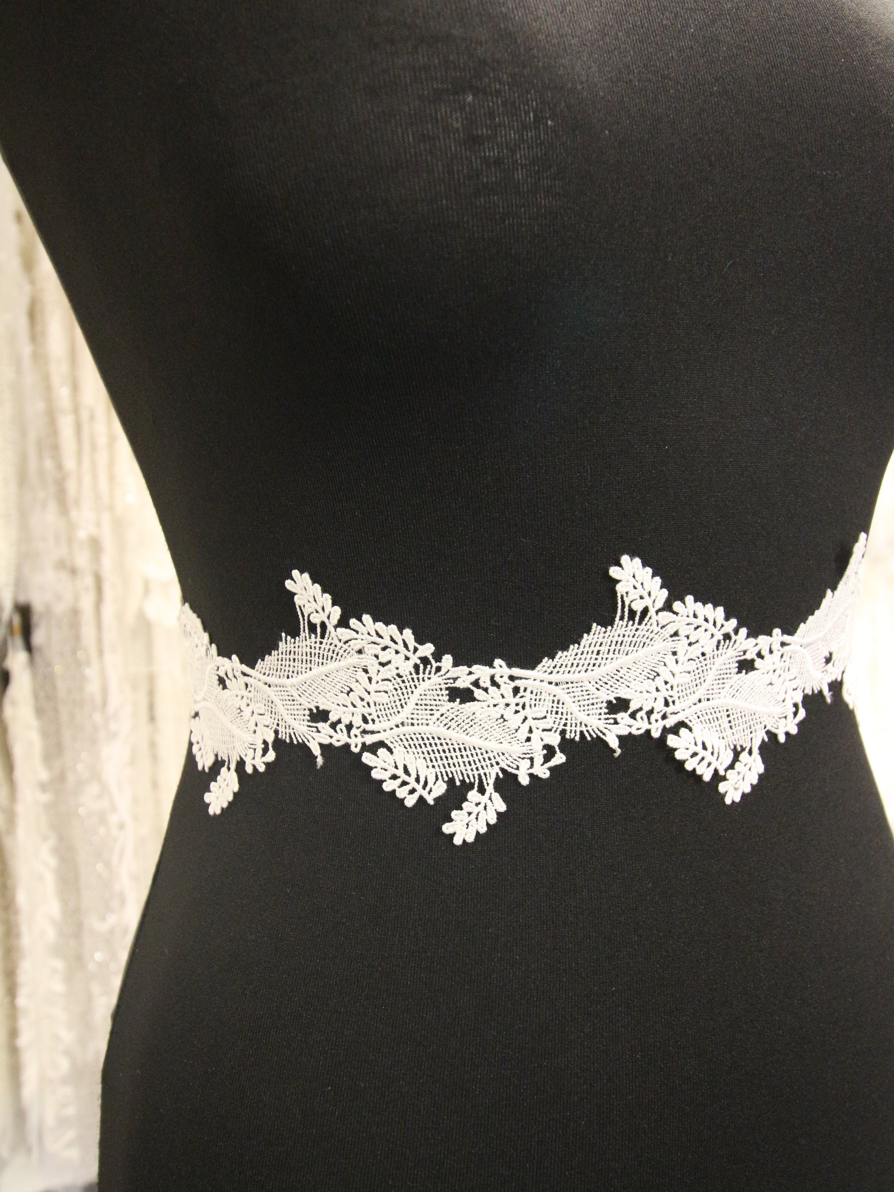 Ivory Lace Trim - Linden