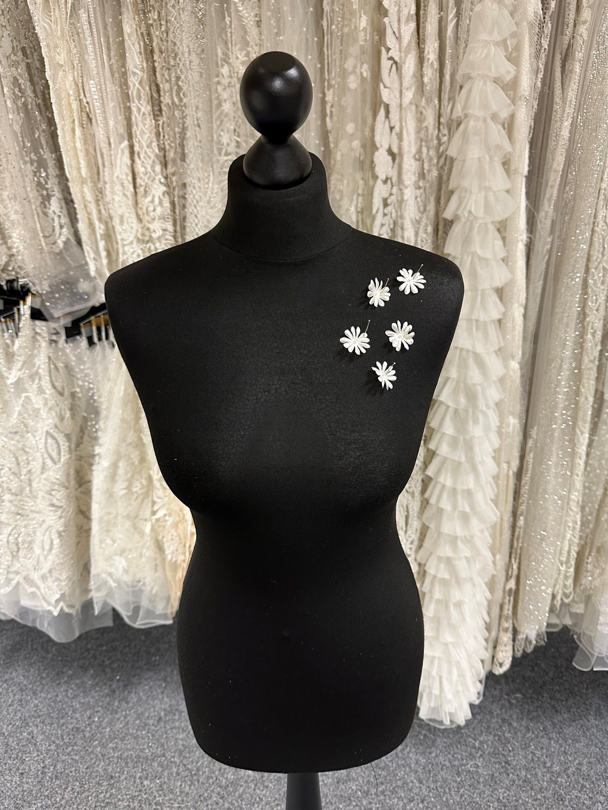 Dark Ivory Laser Cut Flowers - M15 (Bag of 144)