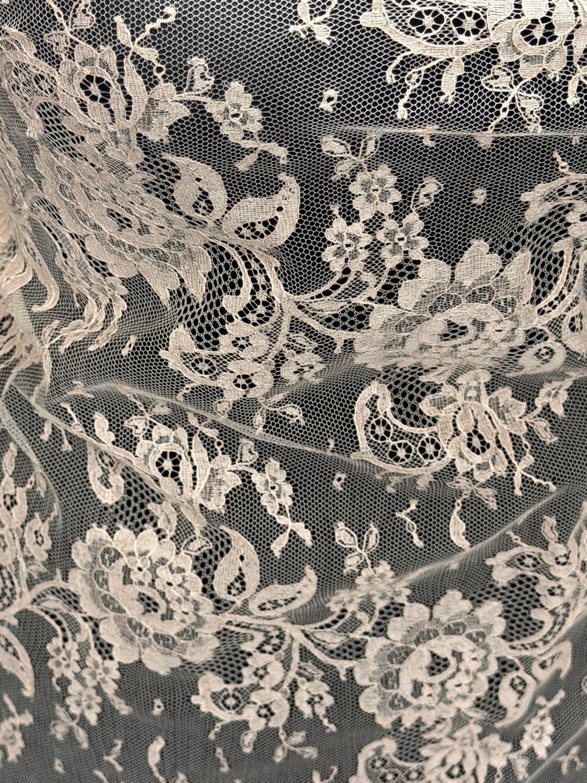 Dusky Rose Chantilly Lace - P205