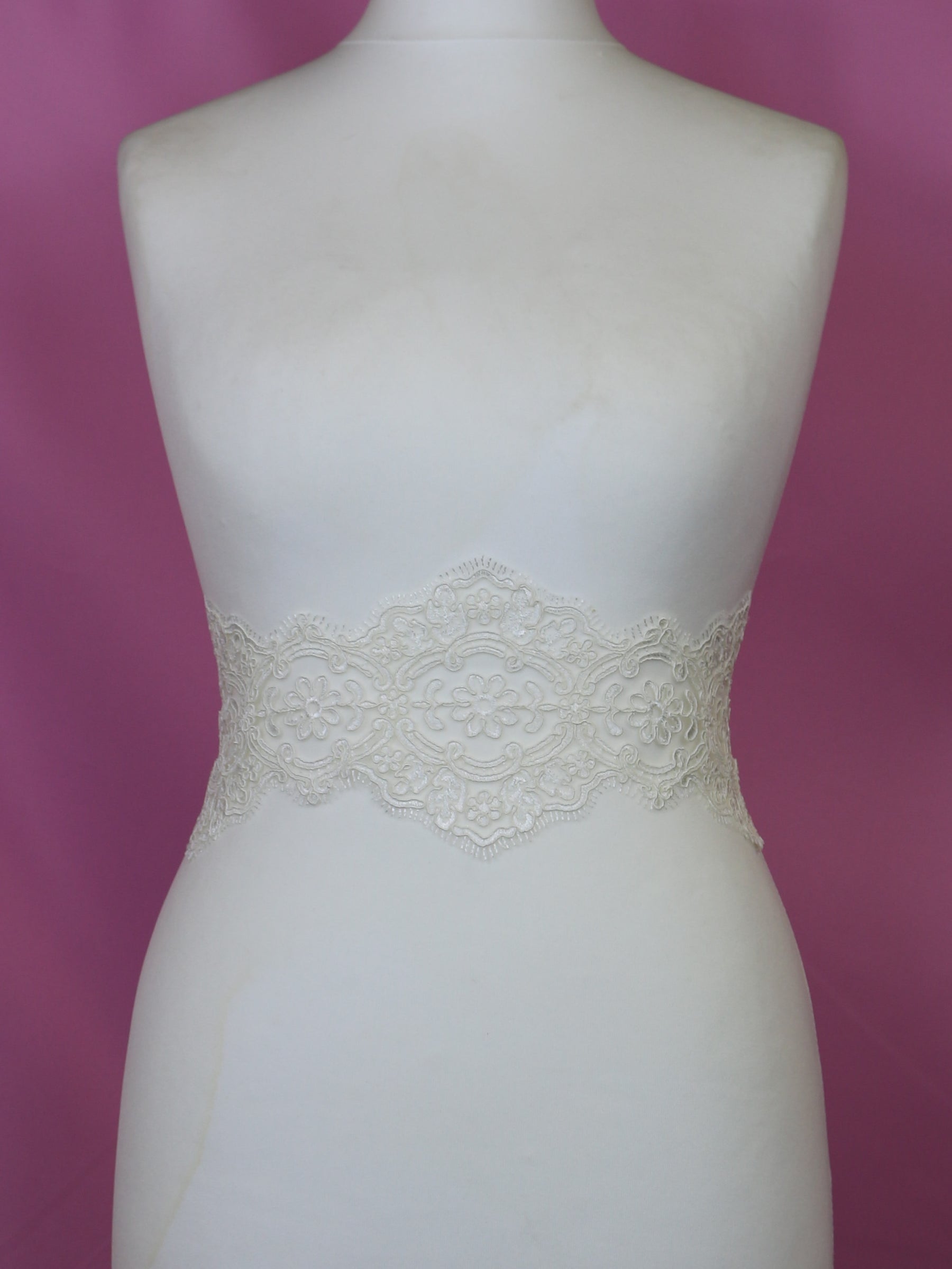Ivory Corded Lace Trim - Agapanthus