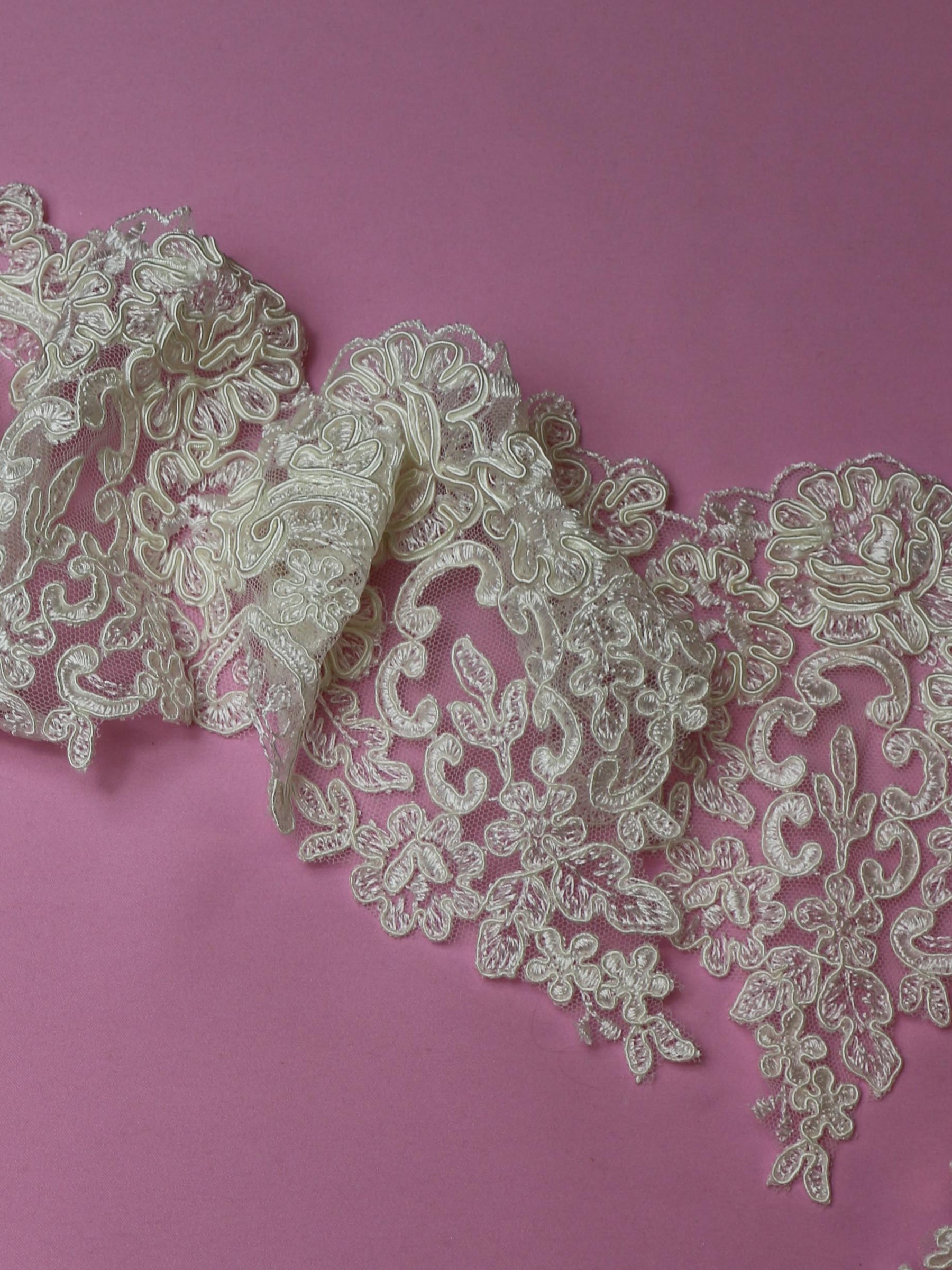 Ivory Corded Lace Trim - Belinda