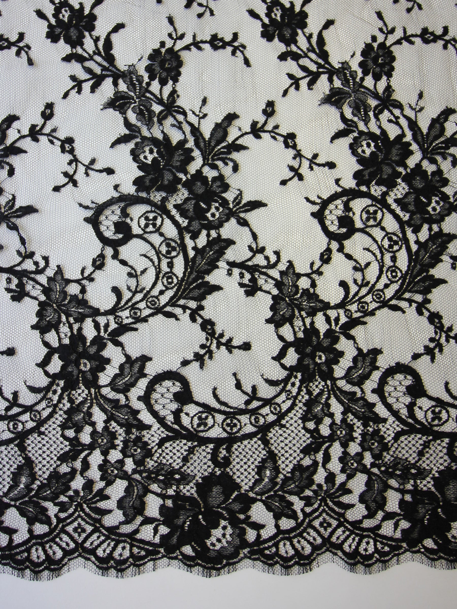 Black Chantilly Lace - Nefertari