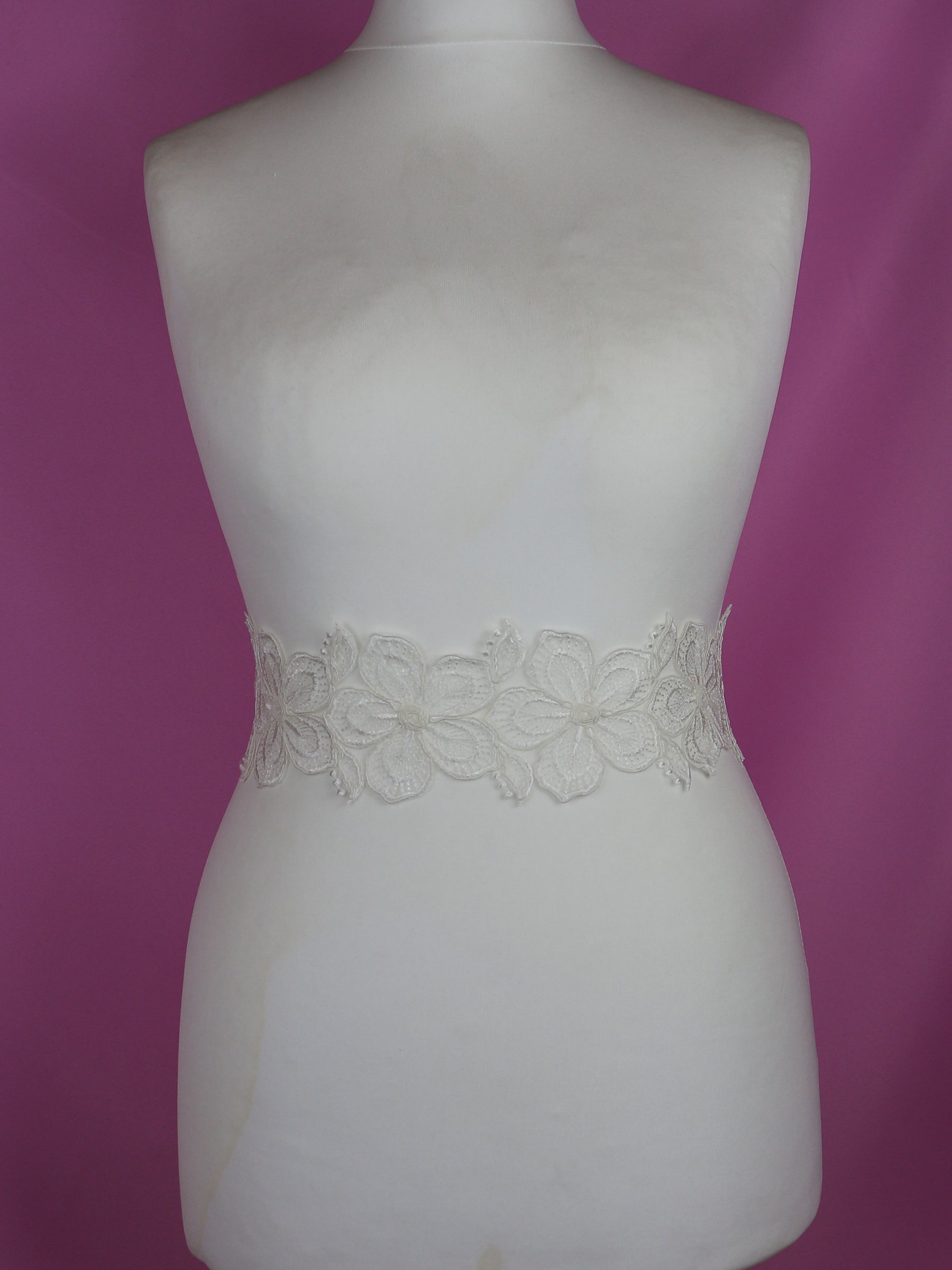 Ivory Corded Lace Trim - Daffodil