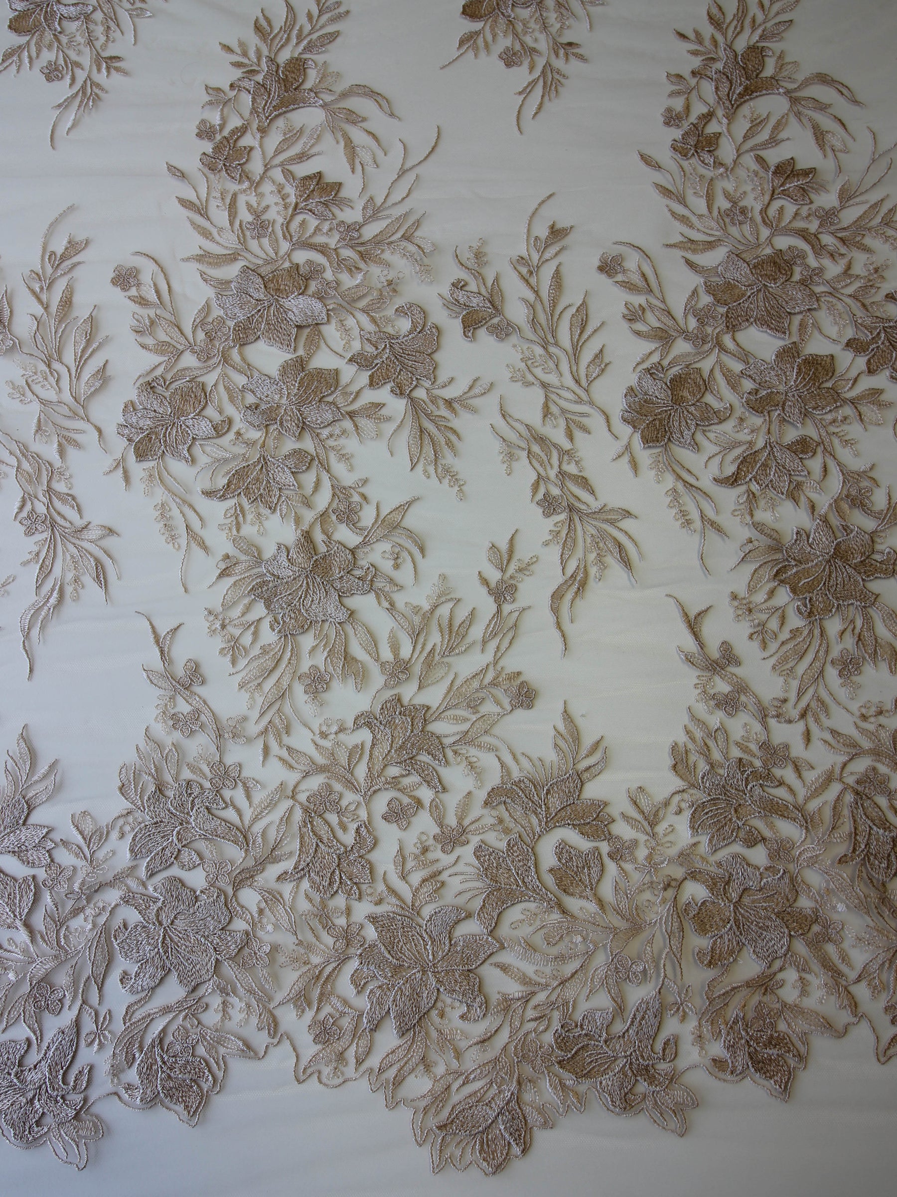 Frappé Embroidery Lace - Caskata