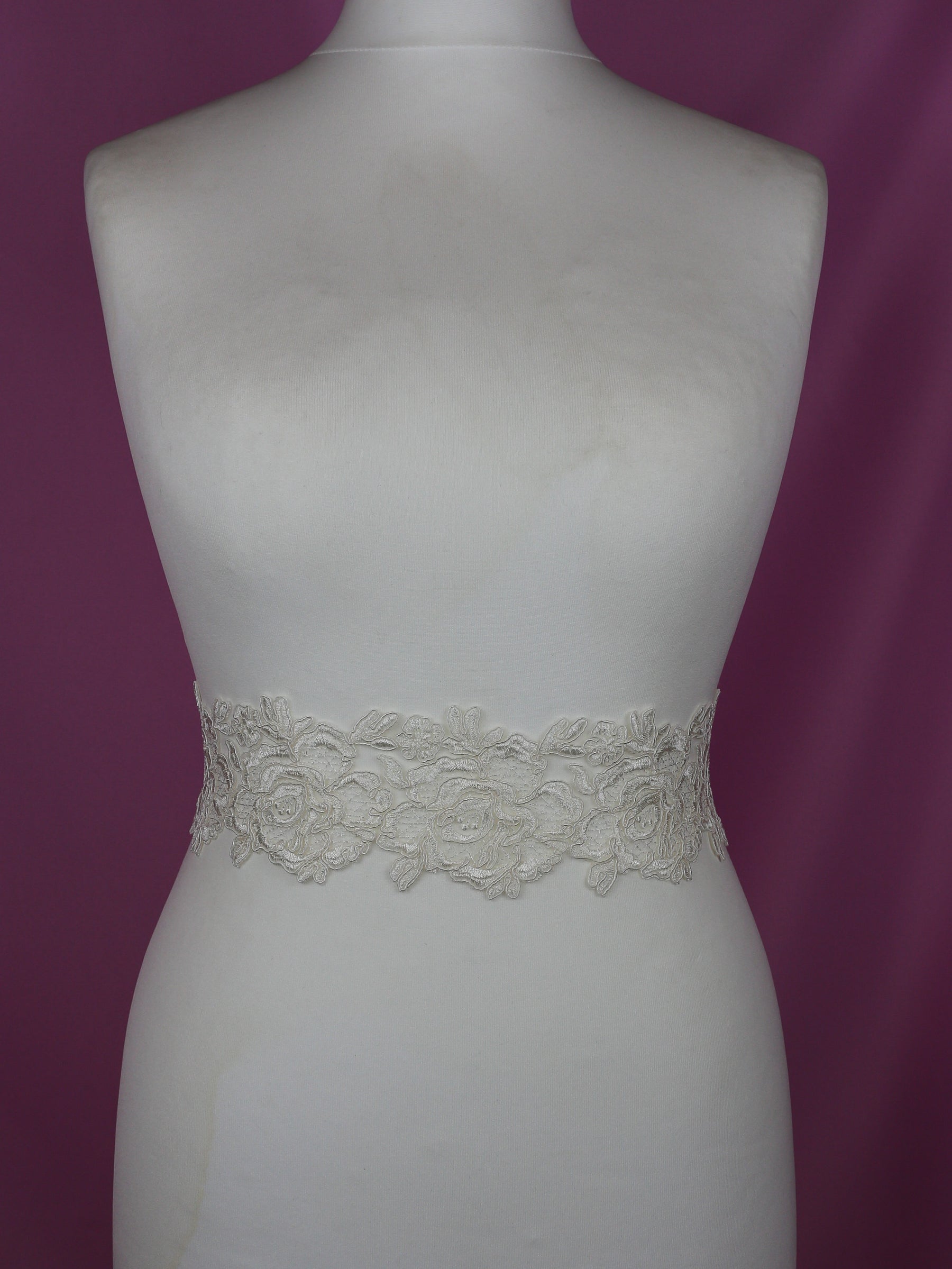 Ivory Corded Lace Trim - Gerbera