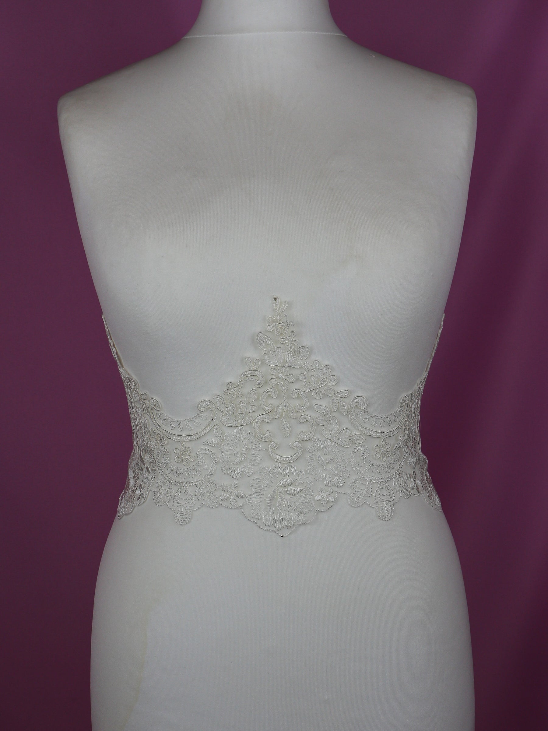 Ivory Corded Lace Trim - Gwendoline