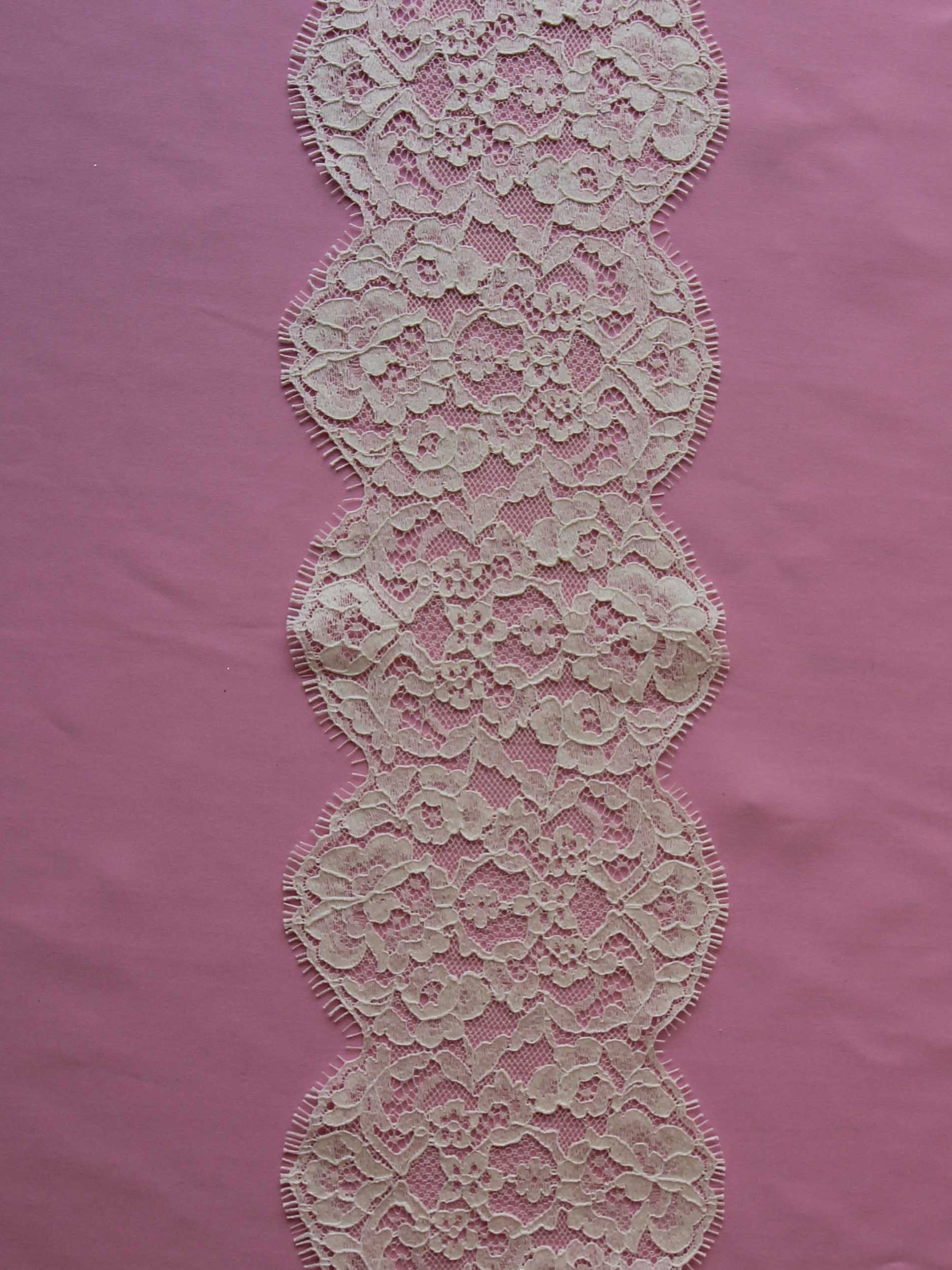Ivory Chantilly Lace Trim - Ivanna