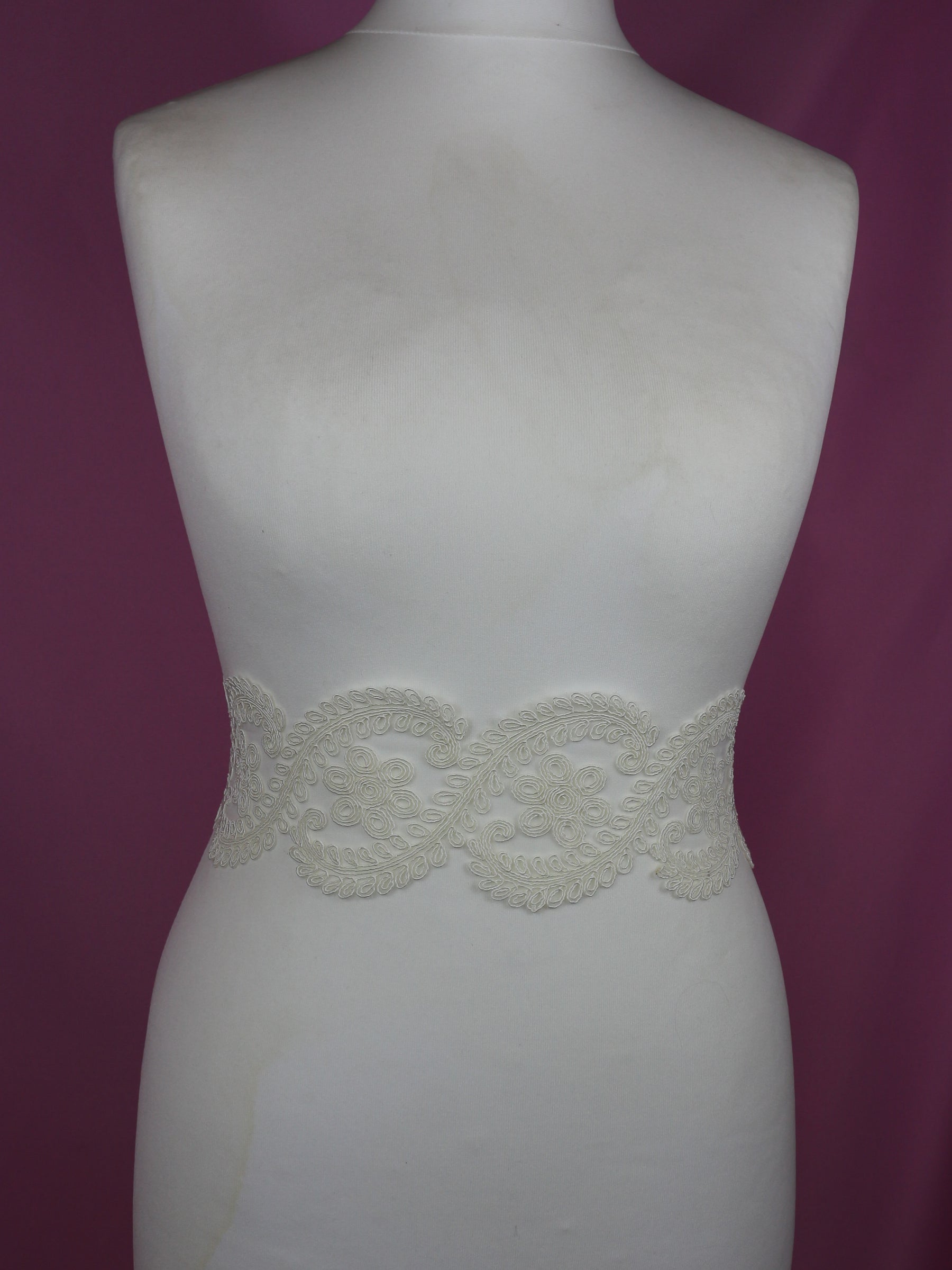 Ivory Corded Lace Trim - Nasturtium