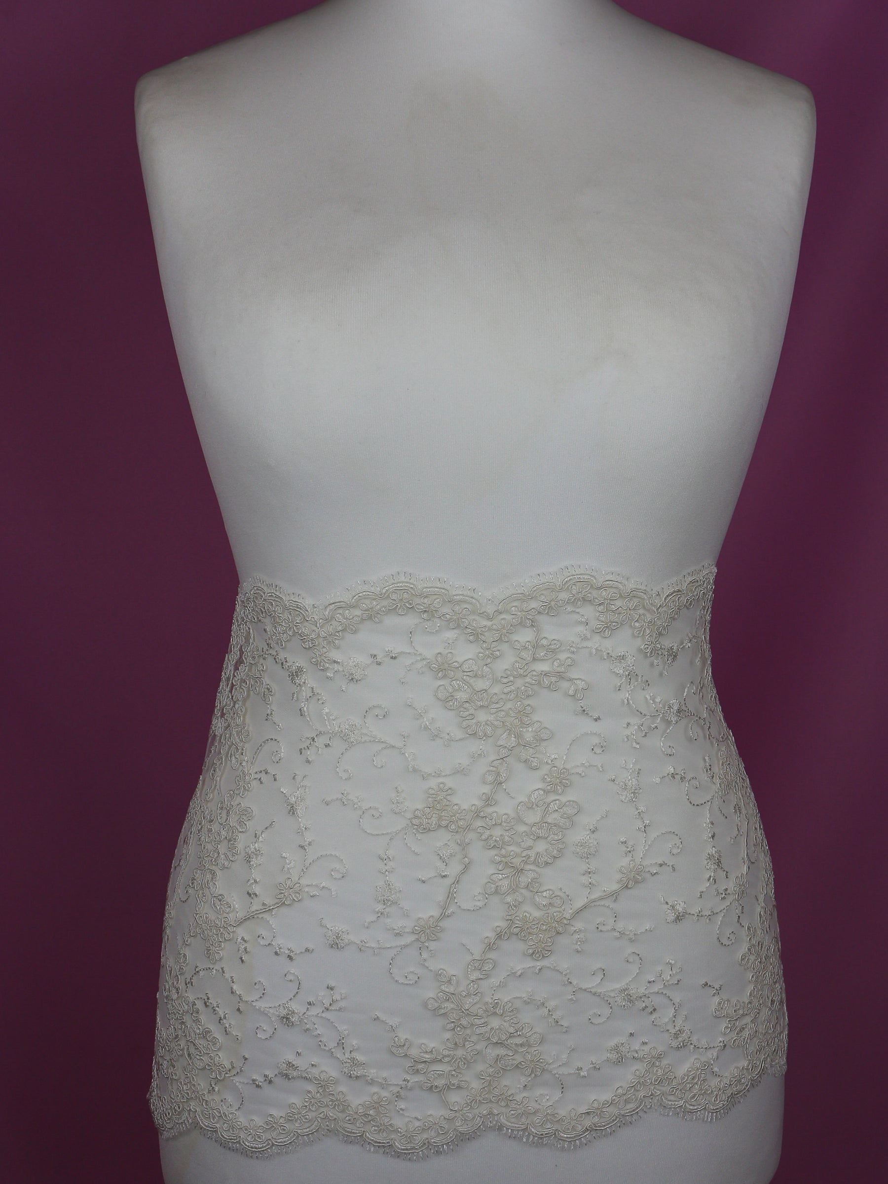 Ivory Corded Lace Trim - Nigella