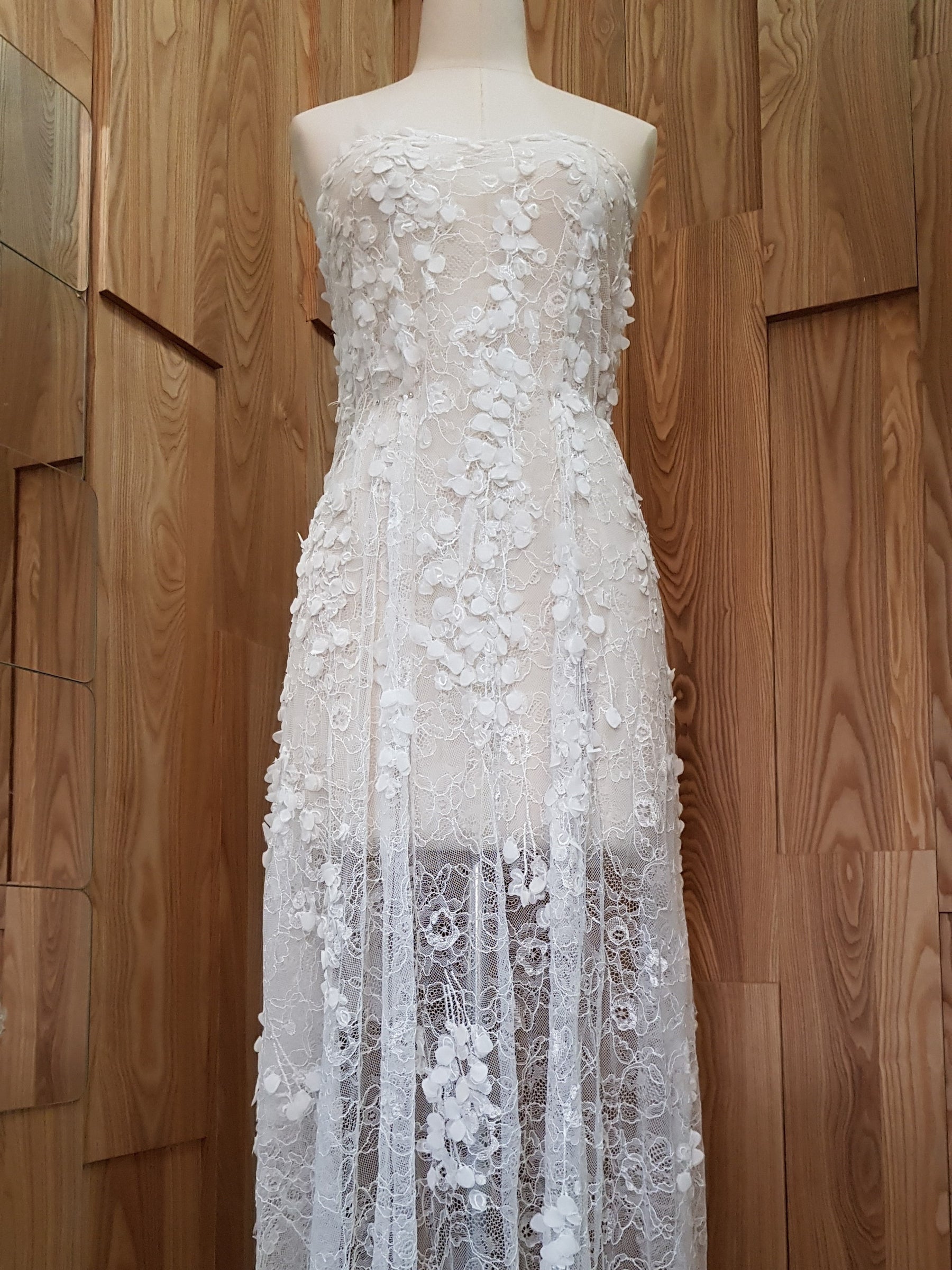 Ivory 3D Raschel Lace - Lyrex