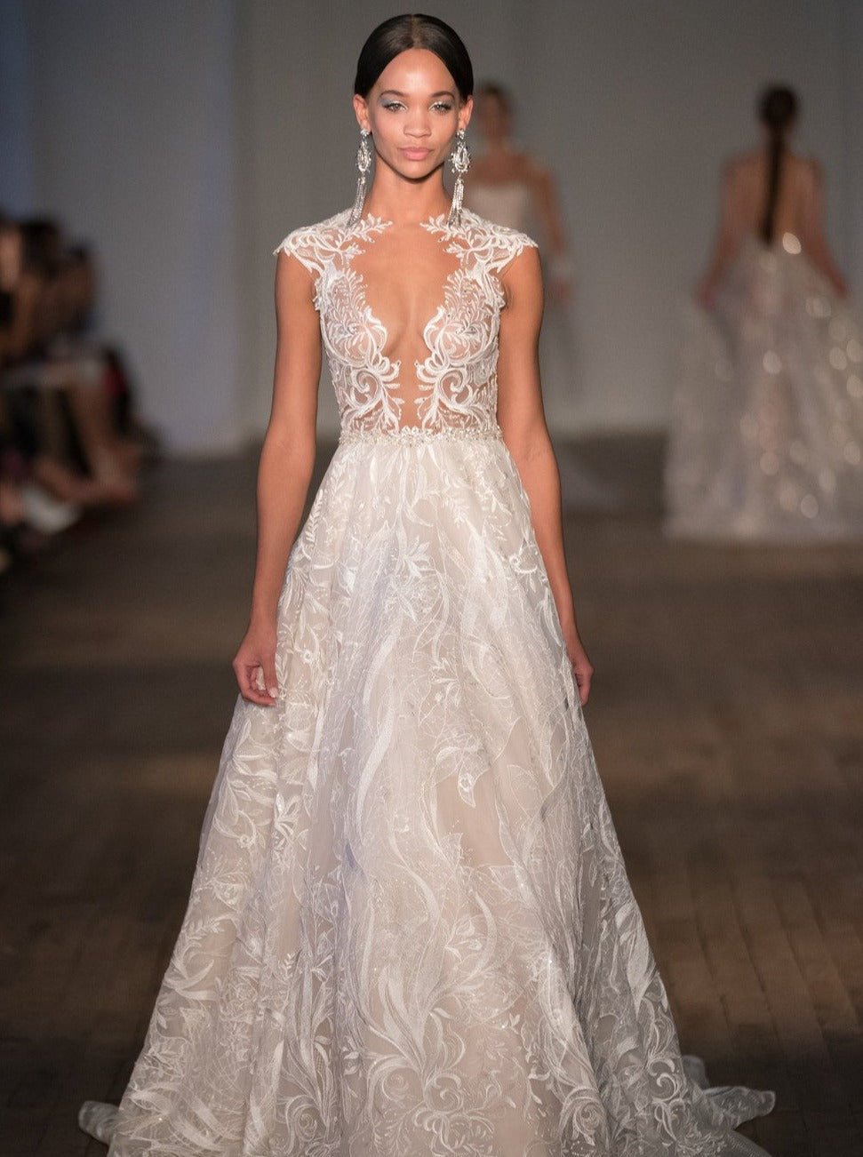 Ivory Lace - Capriana