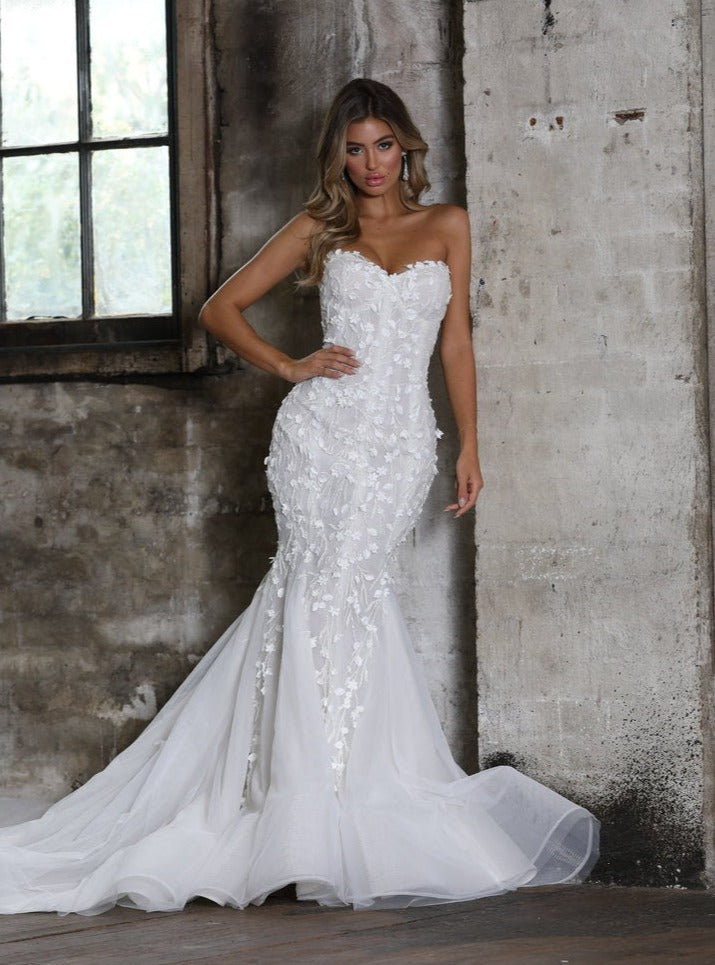 Ivory 3D Lace - Jacobella