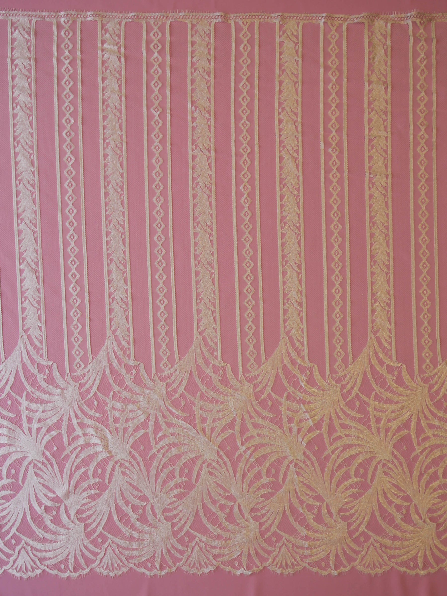 Ivory Chantilly Lace - Uma