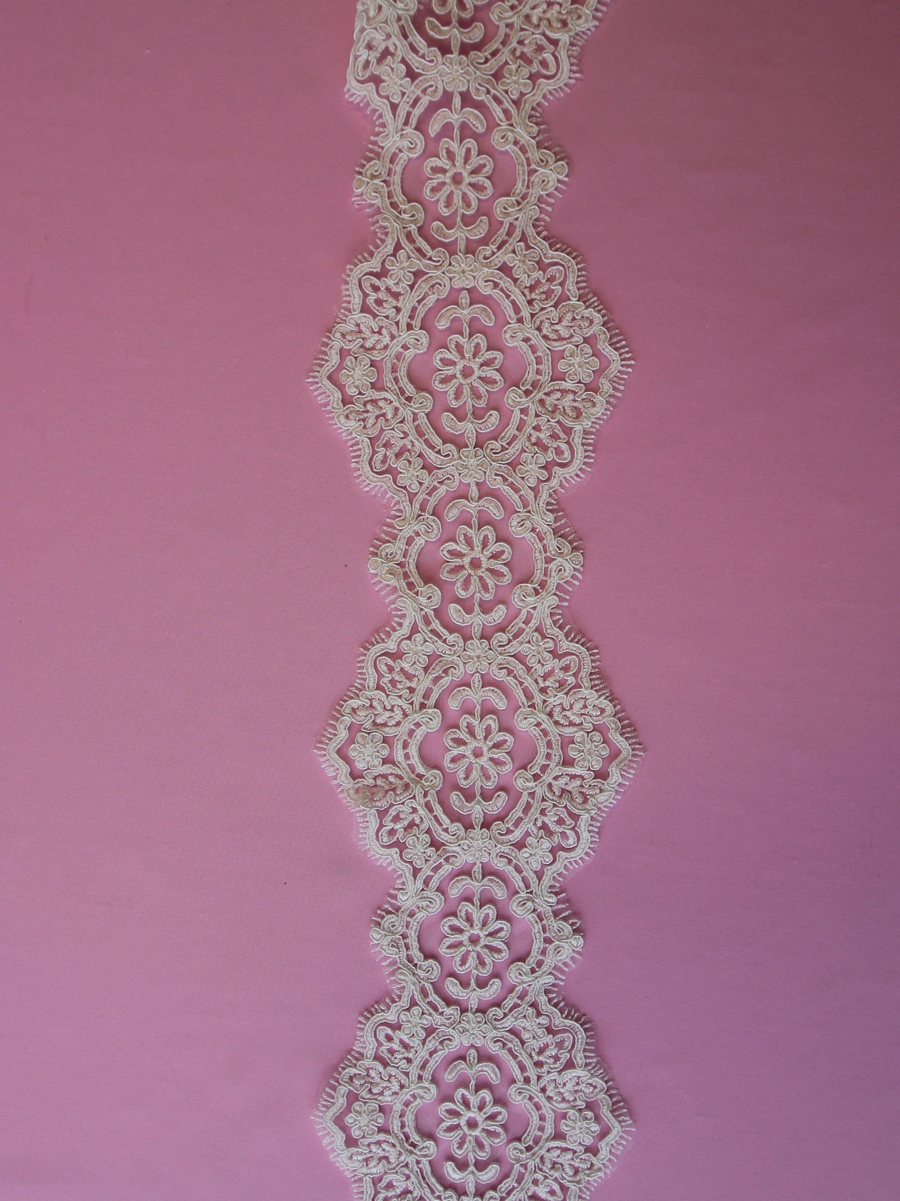 Ivory Corded Lace Trim - Agapanthus