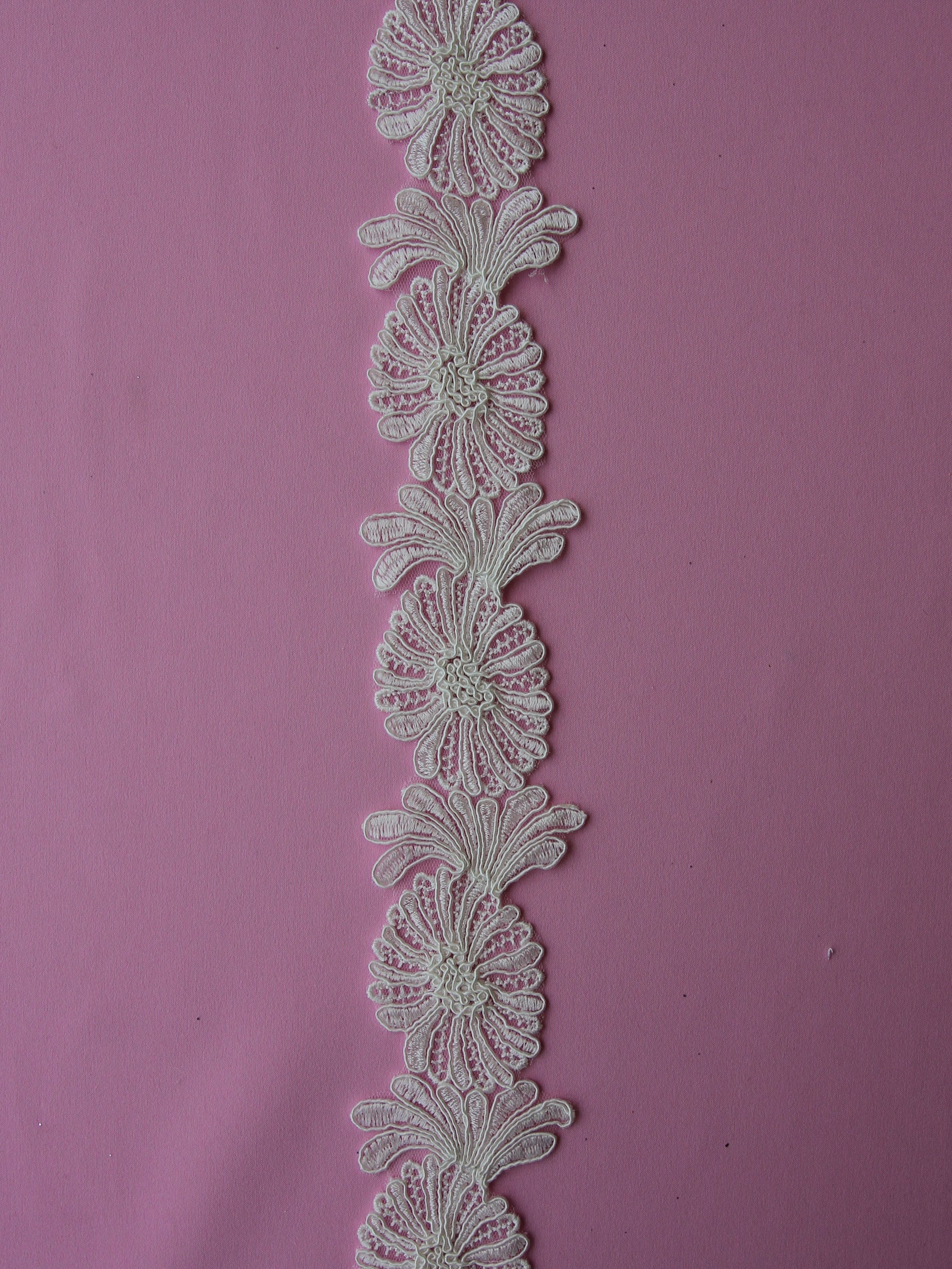 Ivory Corded Lace Trim - Azalea