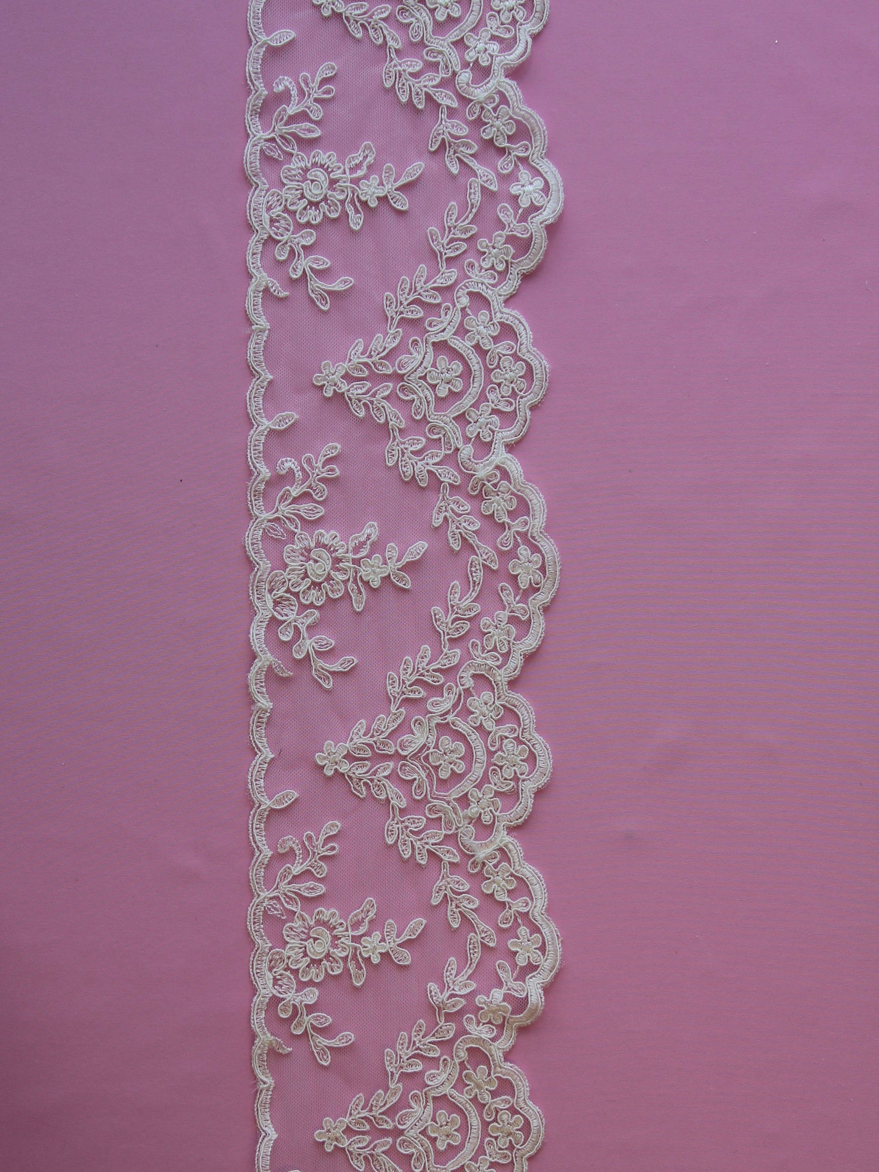 Ivory Corded Lace Trim - Kansas