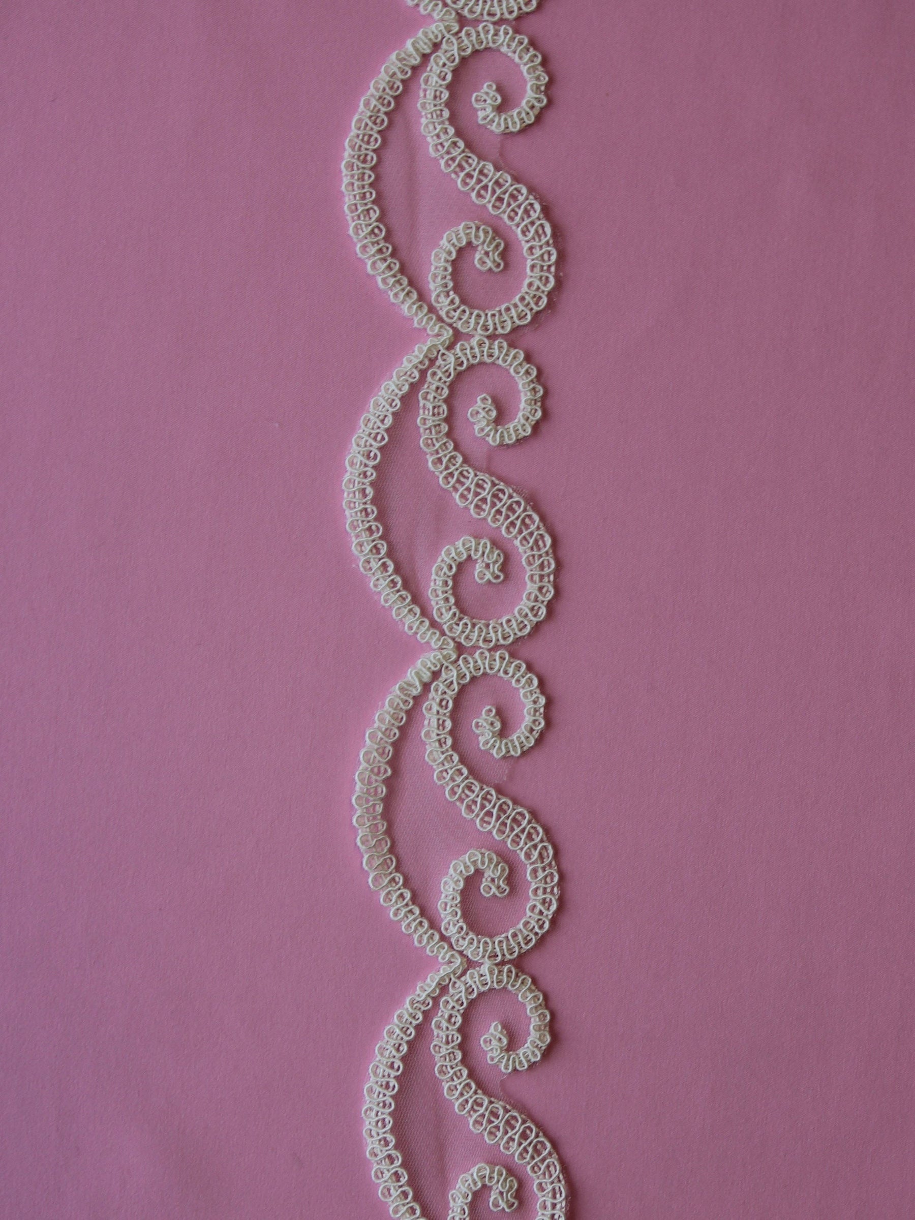 Ivory Corded Lace Trim - Mistletoe