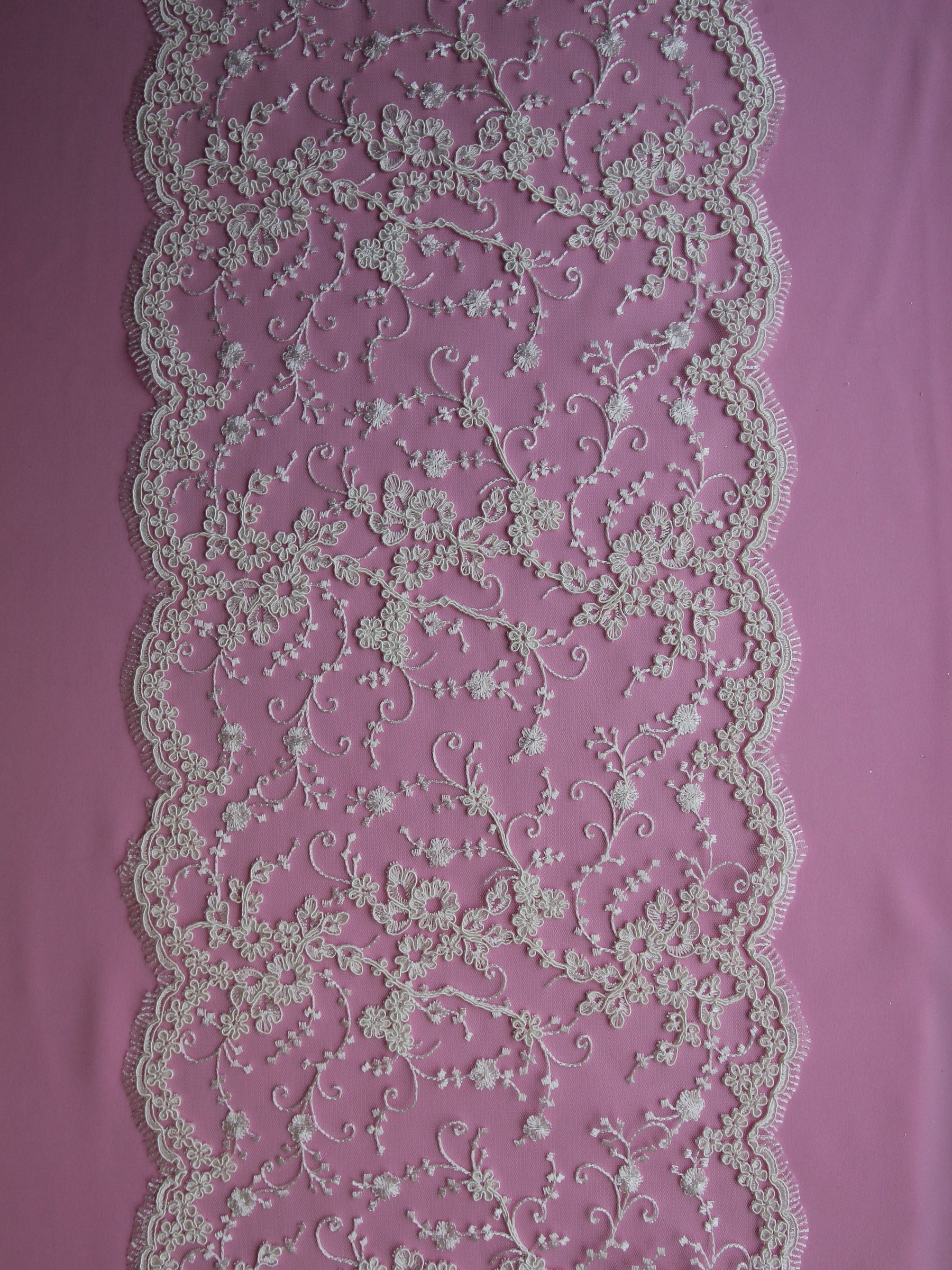 Ivory Corded Lace Trim - Nigella