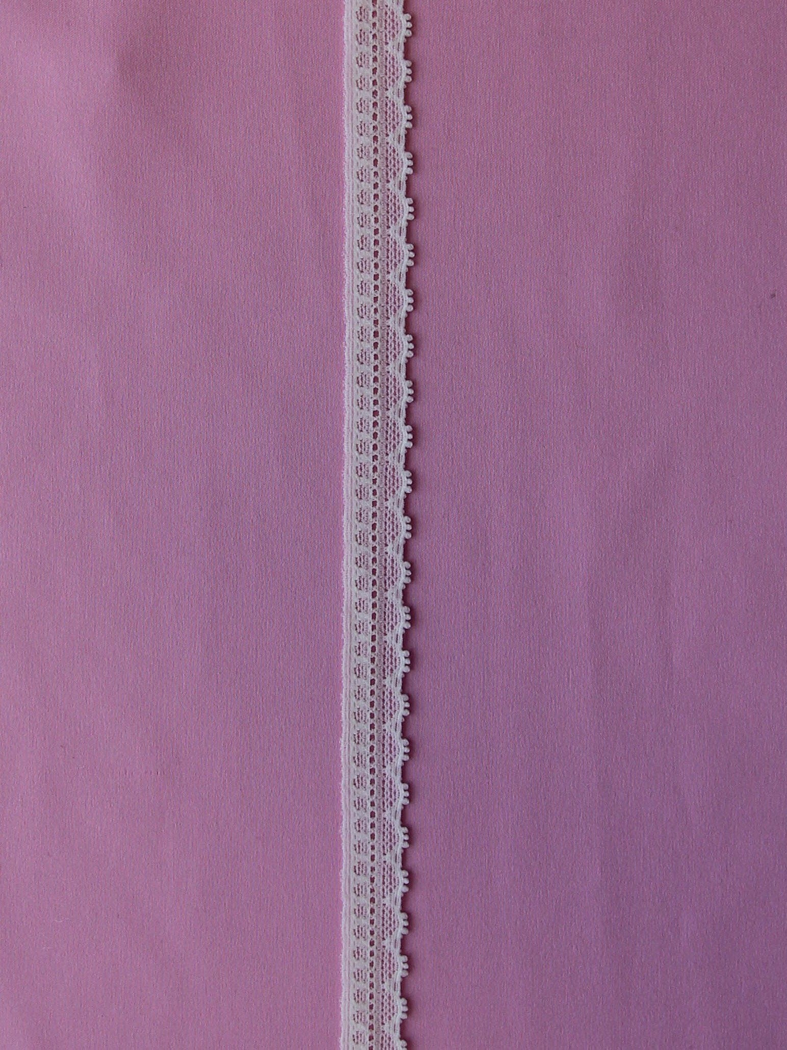 Ivory Lace Trim - Maple