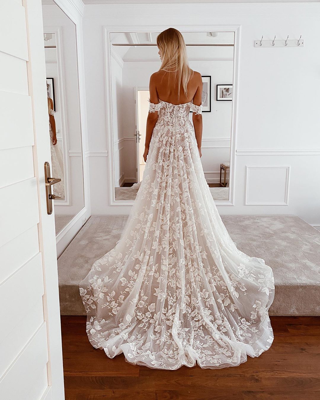 Ivory Bridal Lace that uses Sigourney Lace