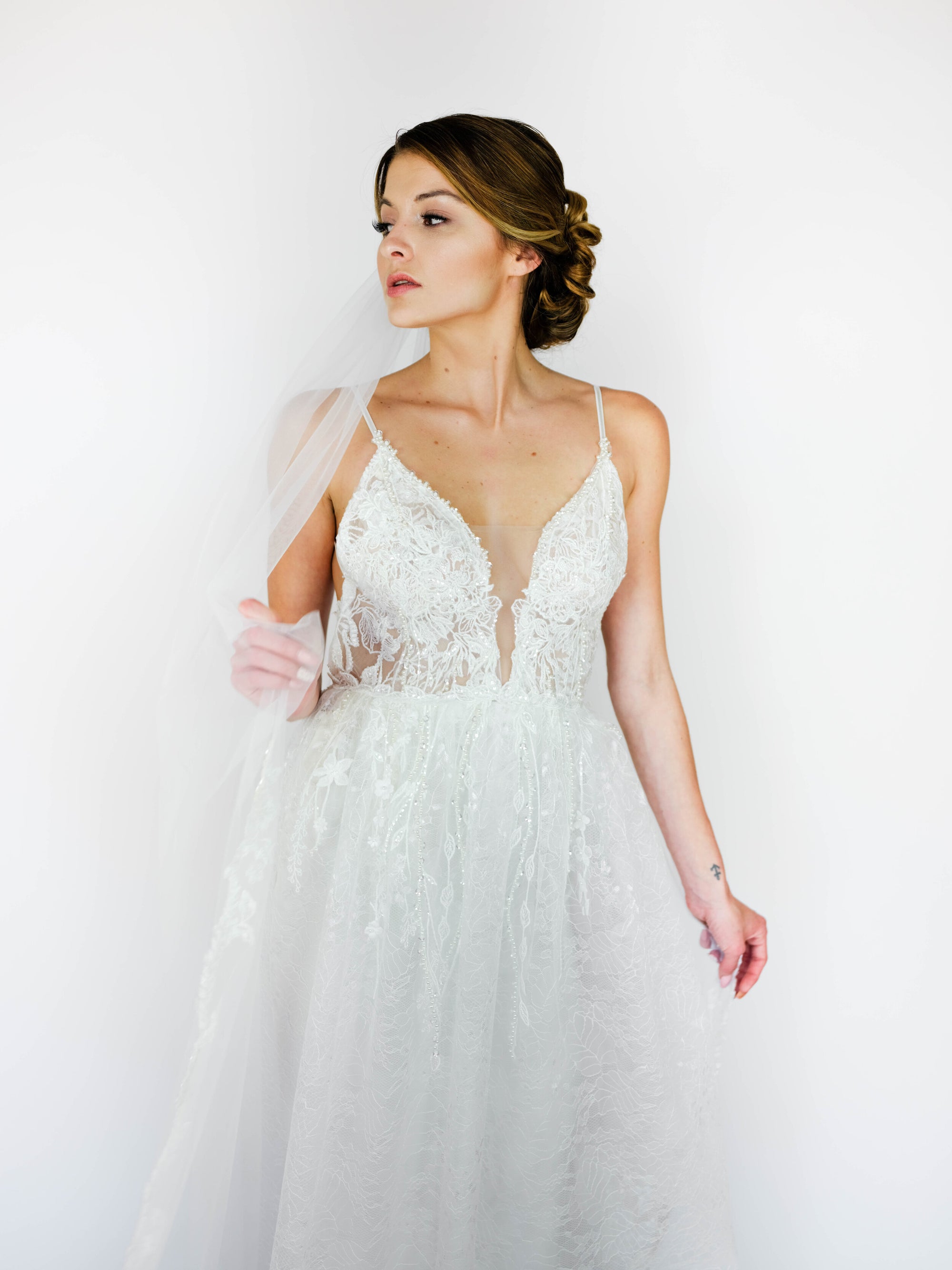 Stunning Ivory Bridal gown that uses Drusilla lace