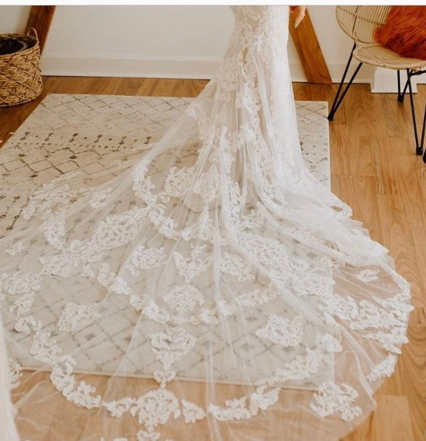 Ivory lace Ave wedding dress 7